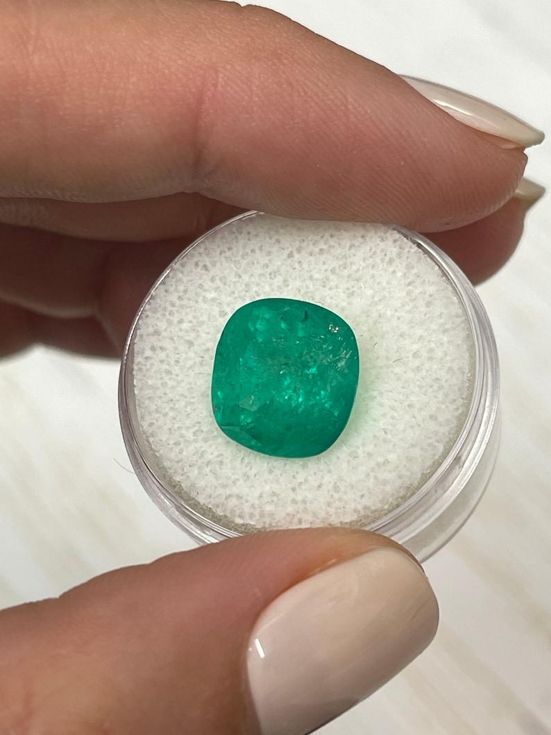 De las mujeres Esmeralda colombiana verde intenso de 6,97 quilates - Gema auténtica talla cojín en venta