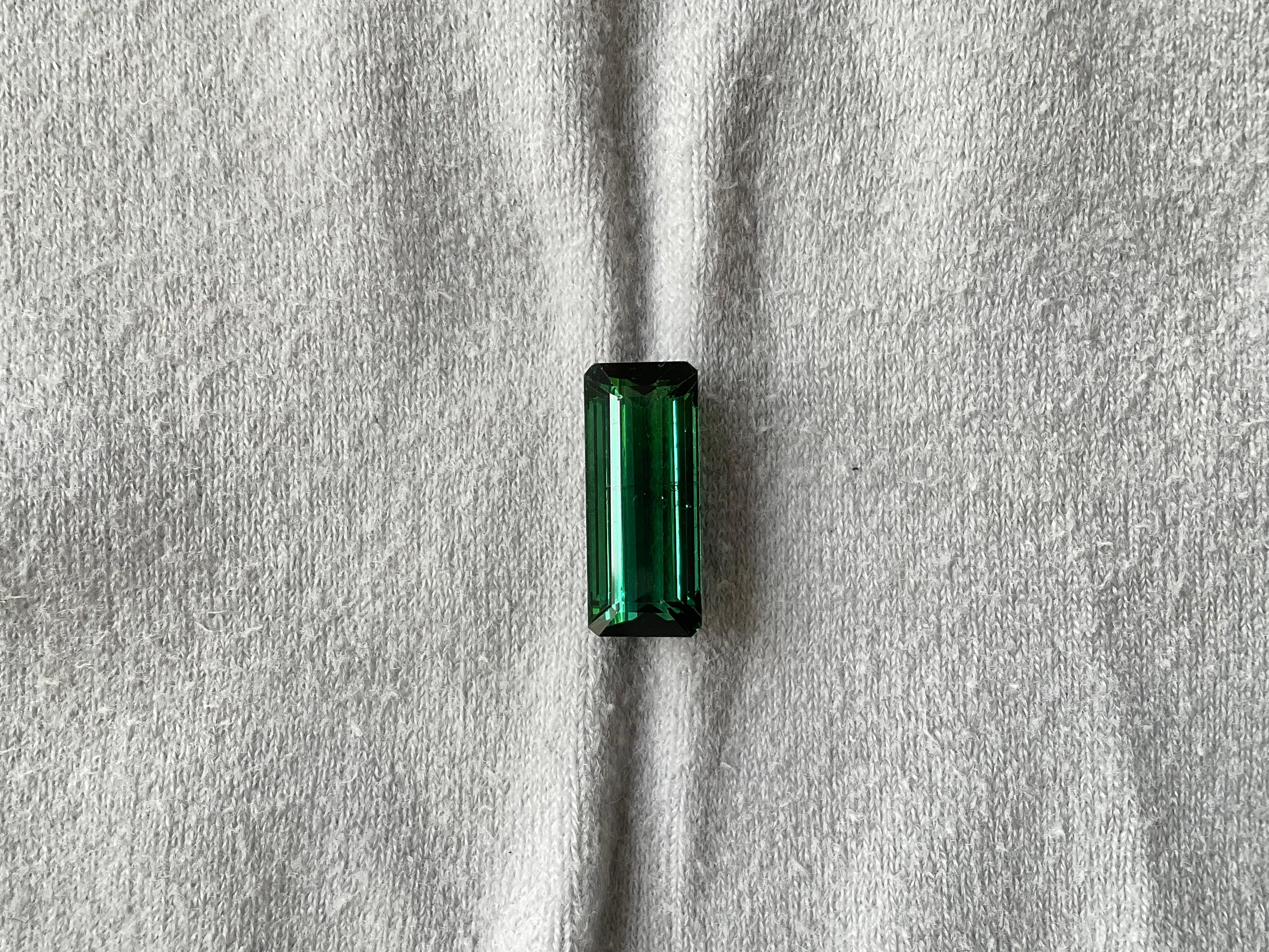 Pierre naturelle de 6.97 carats, tourmaline verte octogonale taillée à facettes de qualité supérieure

Pierre précieuse - Tourmaline
Poids - 6,97 carats
Forme - Octogone
Taille -  17x7x6 MM
Pièces - 1