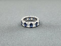 Band mit 6,97 Karat natürlichem Ceylon-Saphir und Diamant im Smaragdschliff