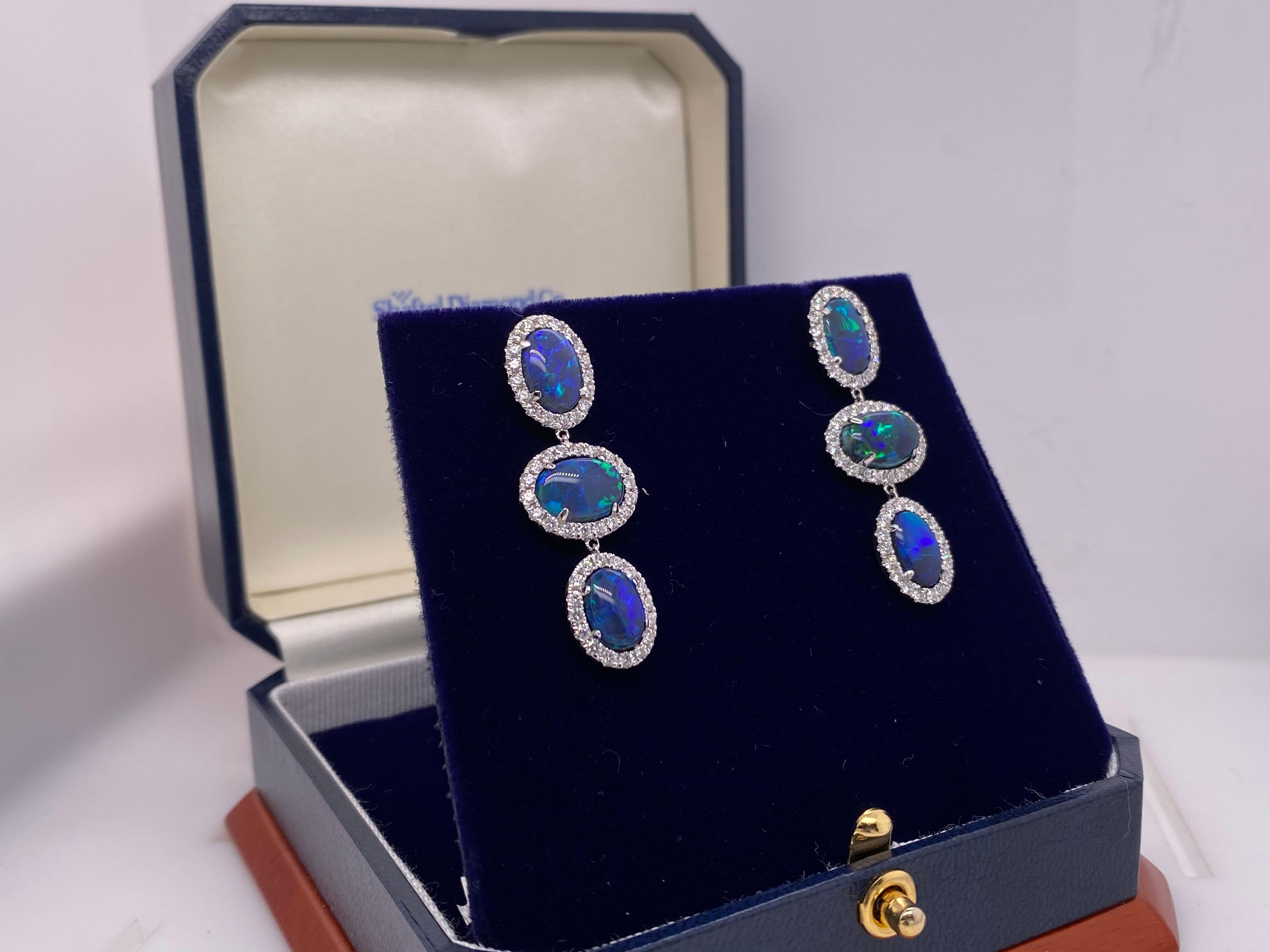 6,97 Karat australischer blauer/grüner Opaltropfenohrringe mit 1,57 Karat Diamant Halos für Damen oder Herren im Angebot