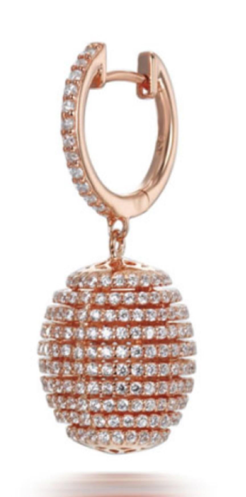 Art déco  Boucles d'oreilles pendantes en forme de ruche de créateur en or rose 14 carats avec zirconia cubique de 6,98 carats en vente