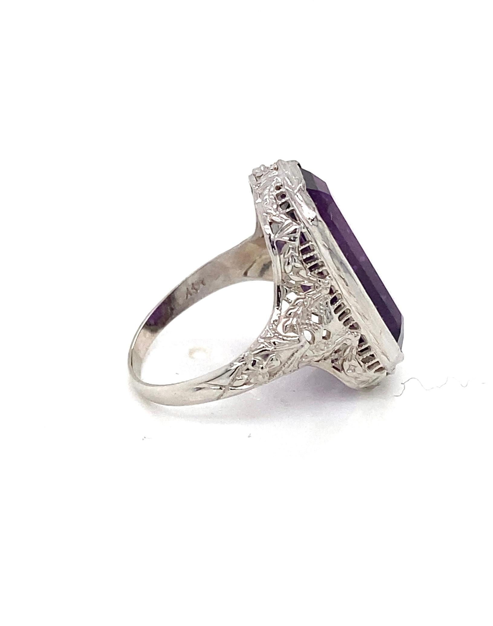 6.99 Carat Emerald Cut Amethyst and 14K White Gold Art Deco 1930s Cocktail Ring Art Decó en venta