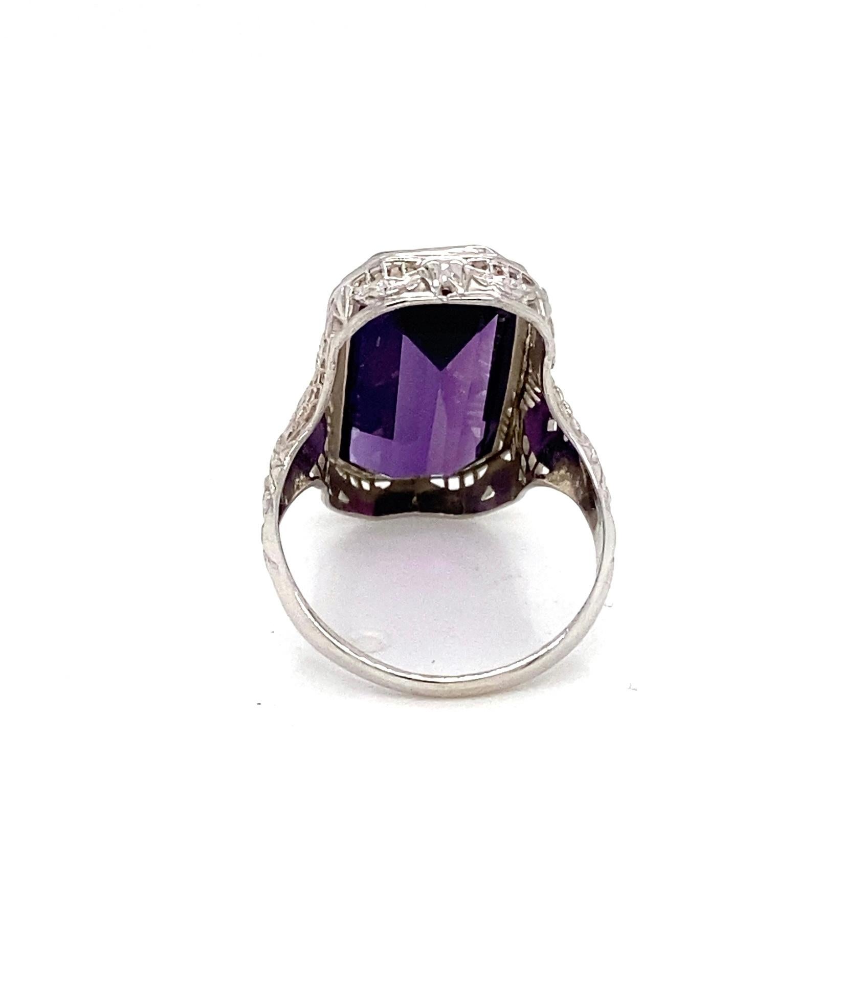 6.99 Carat Emerald Cut Amethyst and 14K White Gold Art Deco 1930s Cocktail Ring en Bueno estado para la venta en Towson, MD