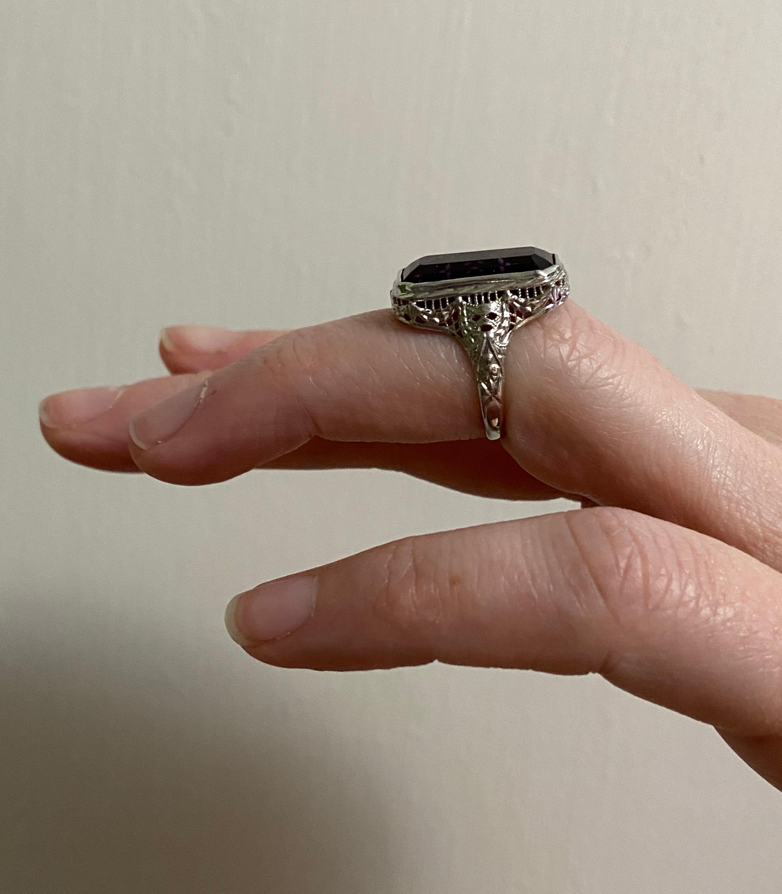 6.99 Carat Emerald Cut Amethyst and 14K White Gold Art Deco 1930s Cocktail Ring en venta 2