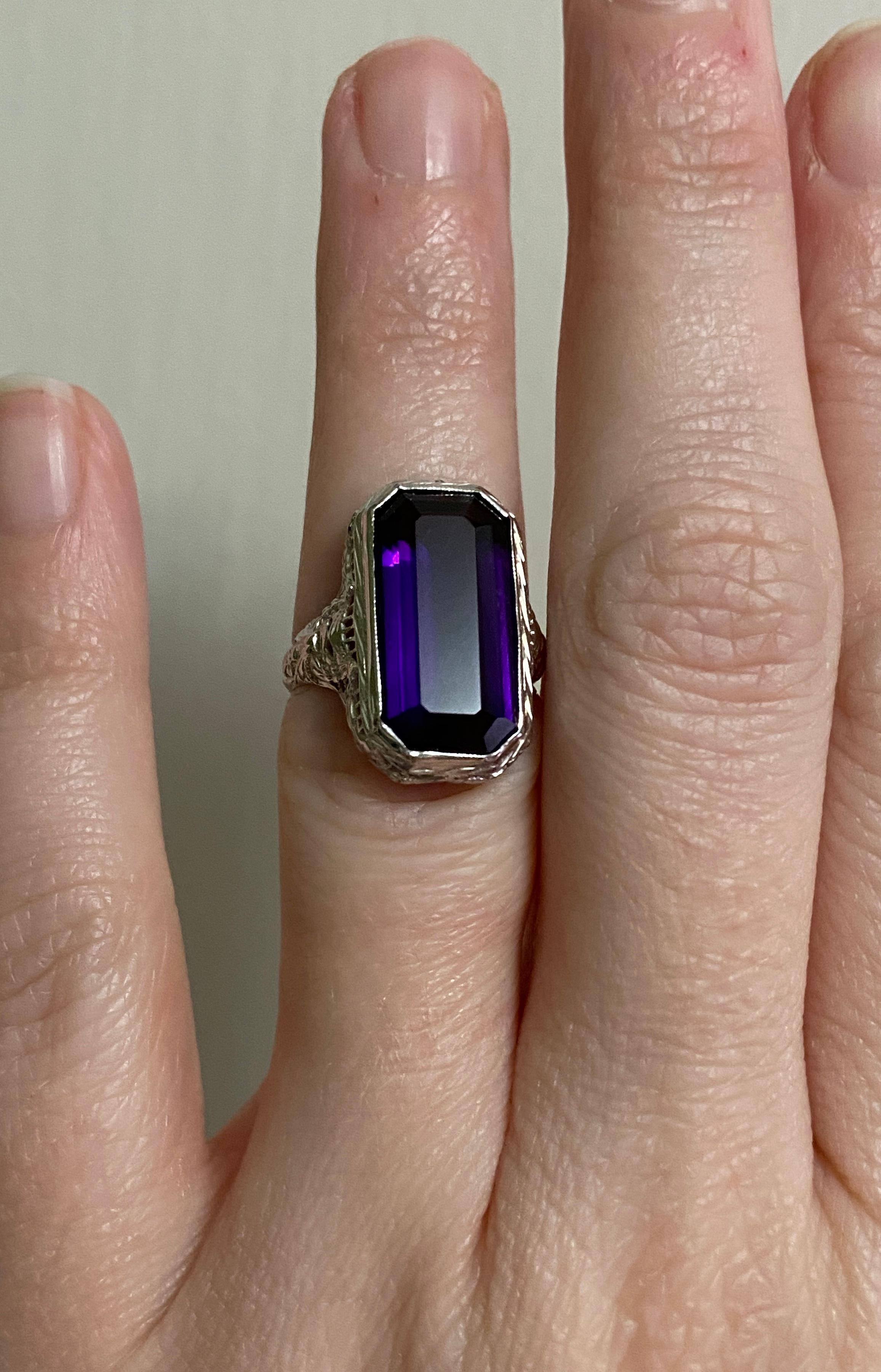 6.99 Carat Emerald Cut Amethyst and 14K White Gold Art Deco 1930s Cocktail Ring en venta 3