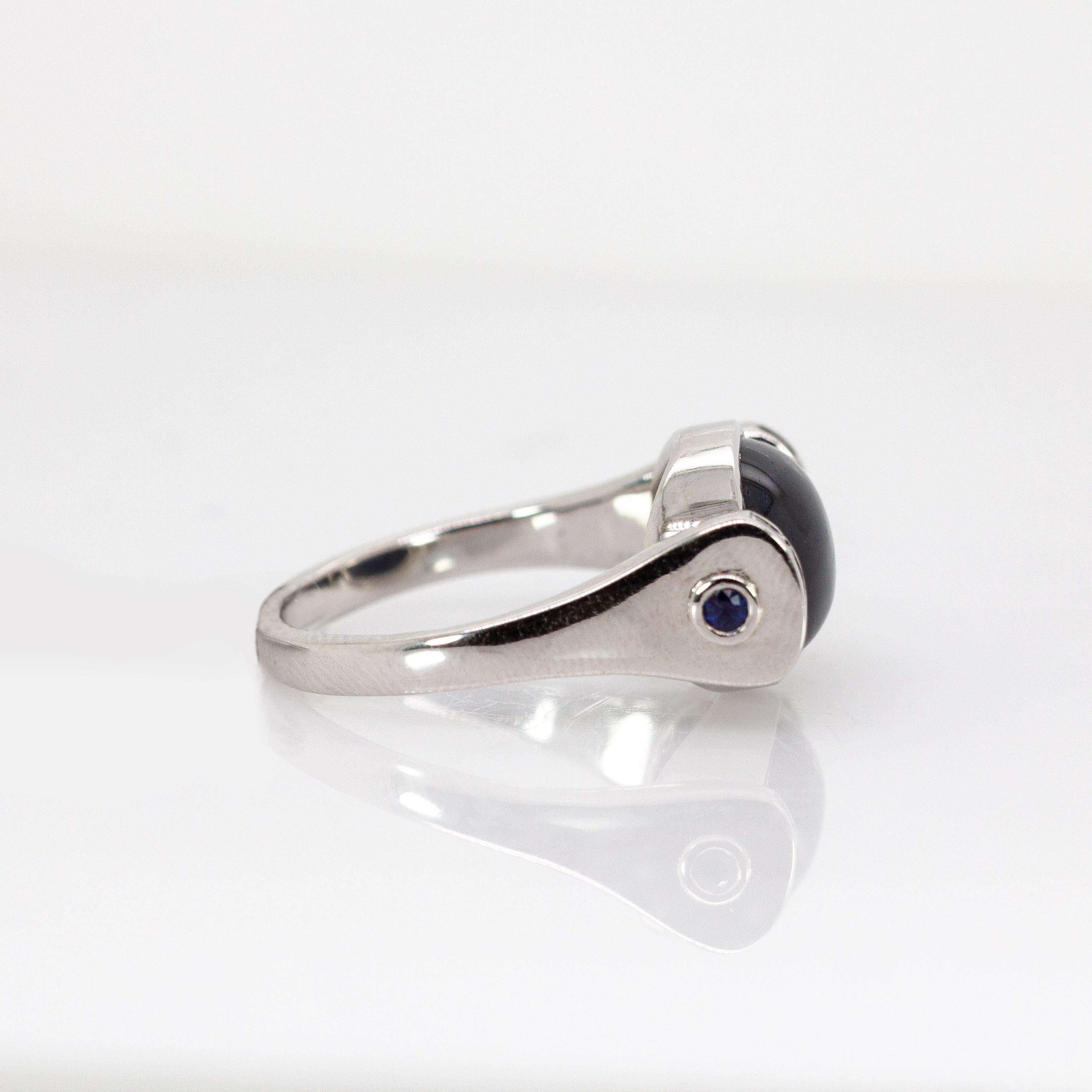 Taille cabochon Bague saphir étoilé 6,9cts avec saphir bleu et diamants en or massif 14K en vente