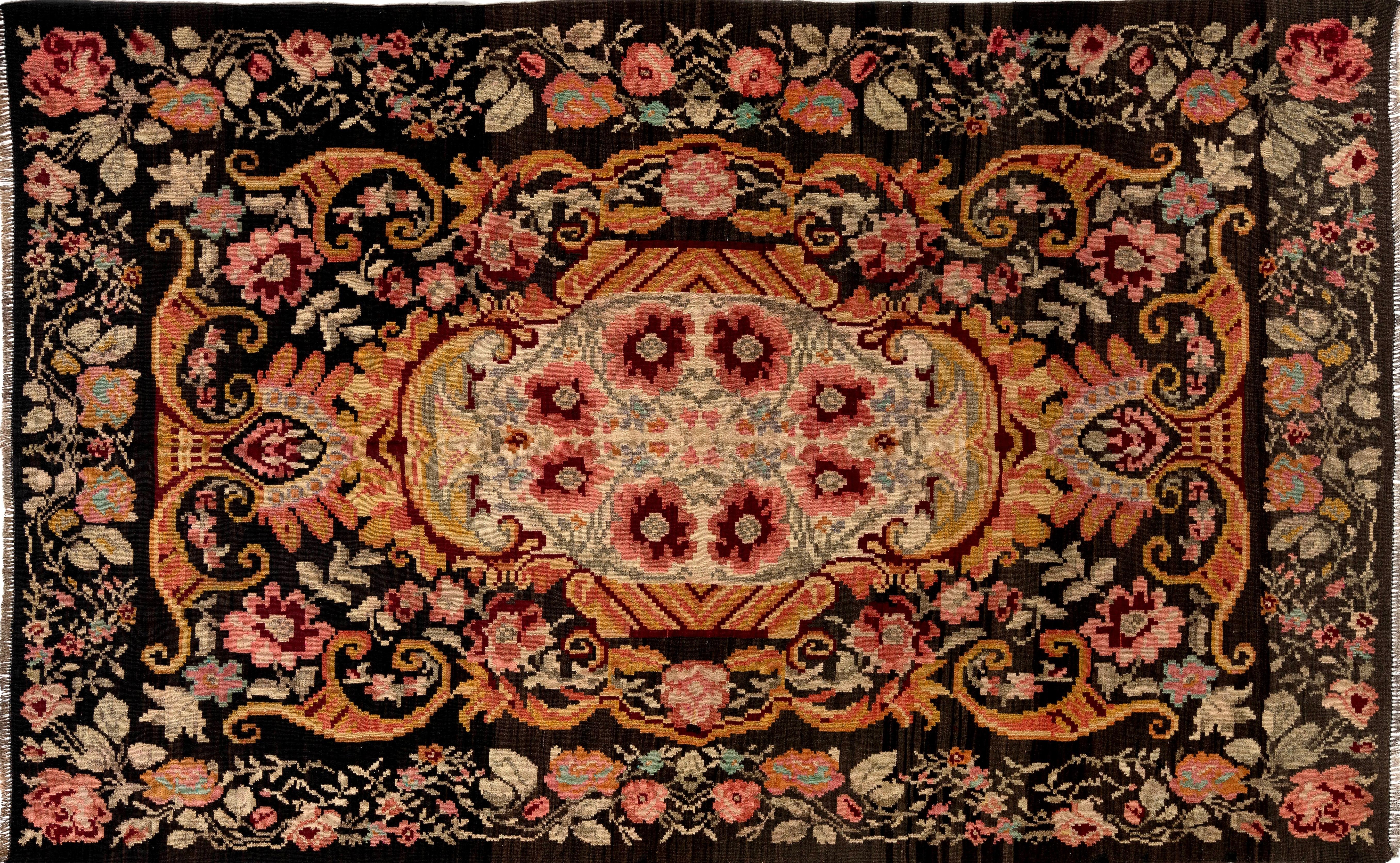  6.9x10.3 Ft Handmade Bessarabian Wool Kilim Vintage Floral Pattern Moldovan Rug In Good Condition In Philadelphia, PA
