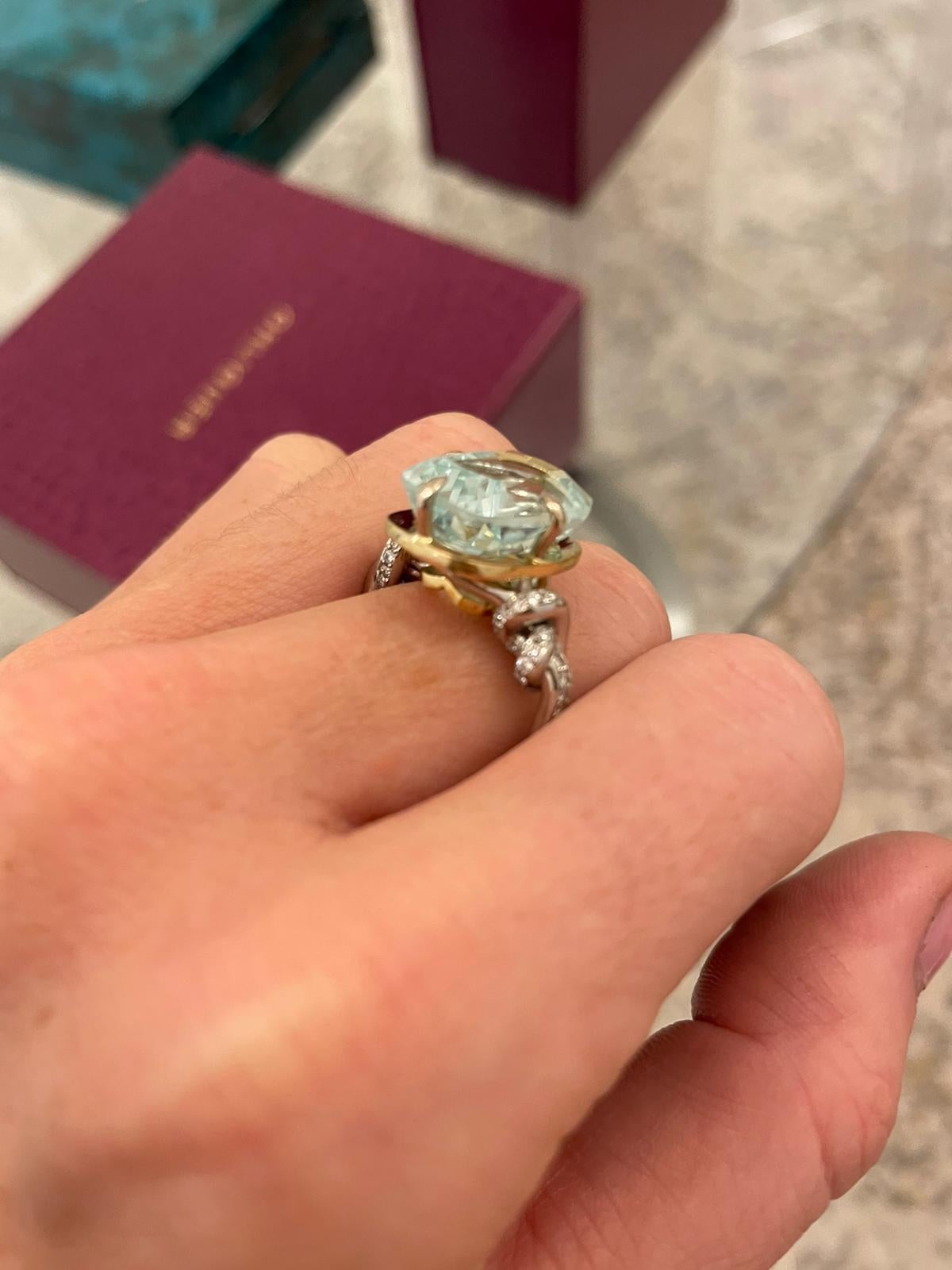 Contemporary 7.20ct Aquamarine and Diamond Forget Me Knot Ring For Sale