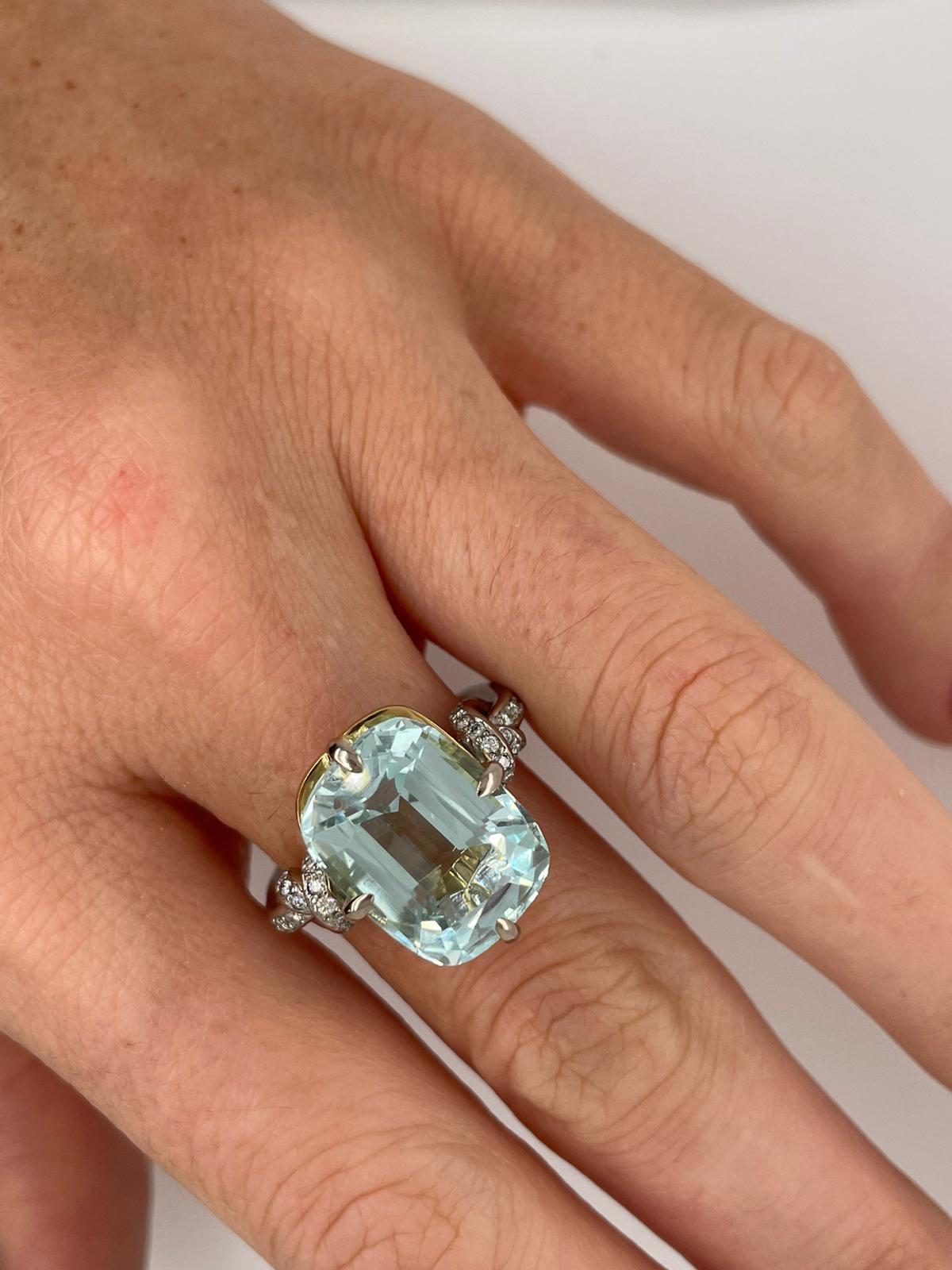 7.20ct Aquamarine and Diamond Forget Me Knot Ring In New Condition For Sale In Brisbane, AU