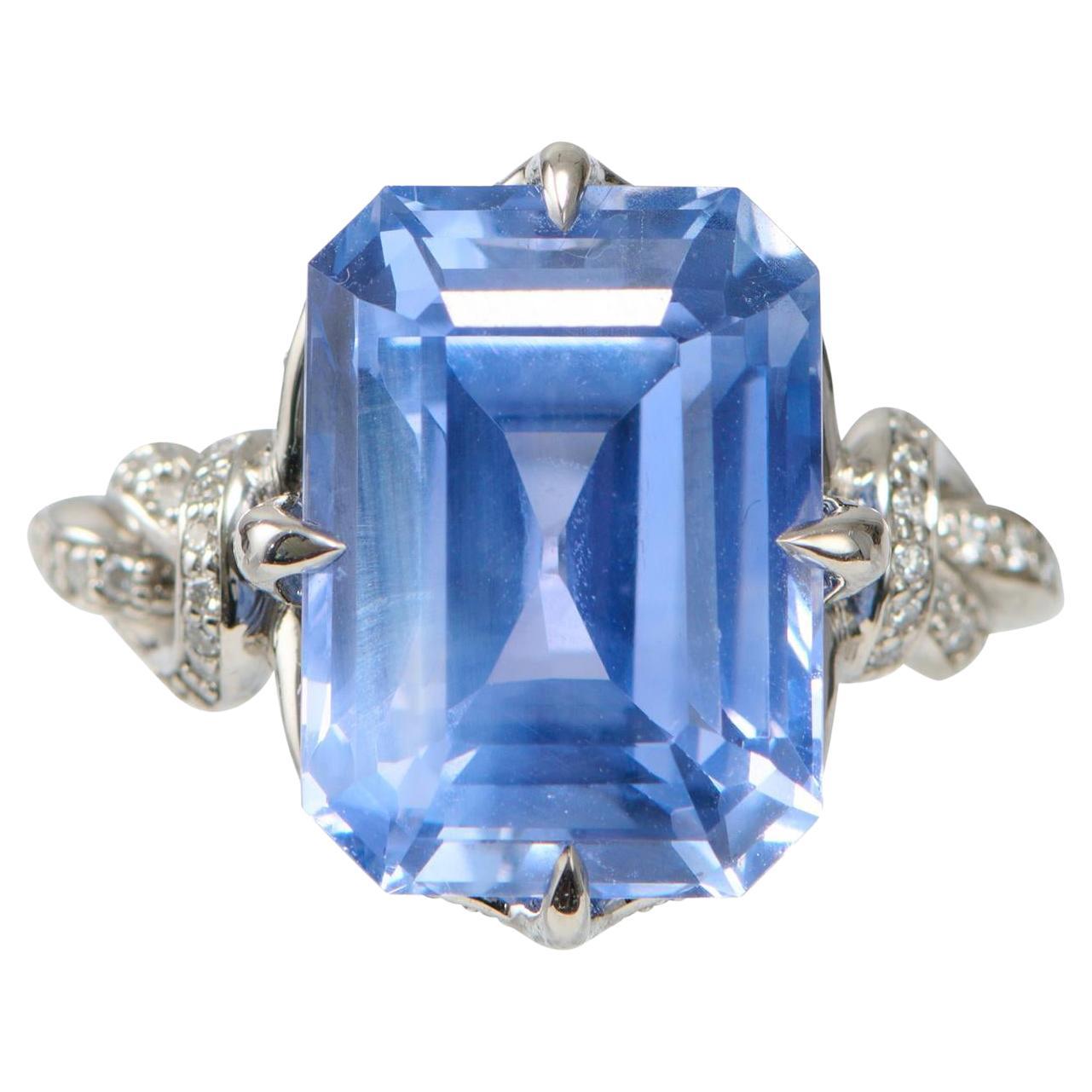 Anello di diamanti con zaffiro di Ceylon da 6 carati con nodo "Dimenticami".