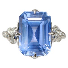 Anello di diamanti con zaffiro di Ceylon da 6 carati con nodo "Dimenticami".