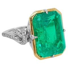 2ct Emerald in Forget Me Knot Style Ring