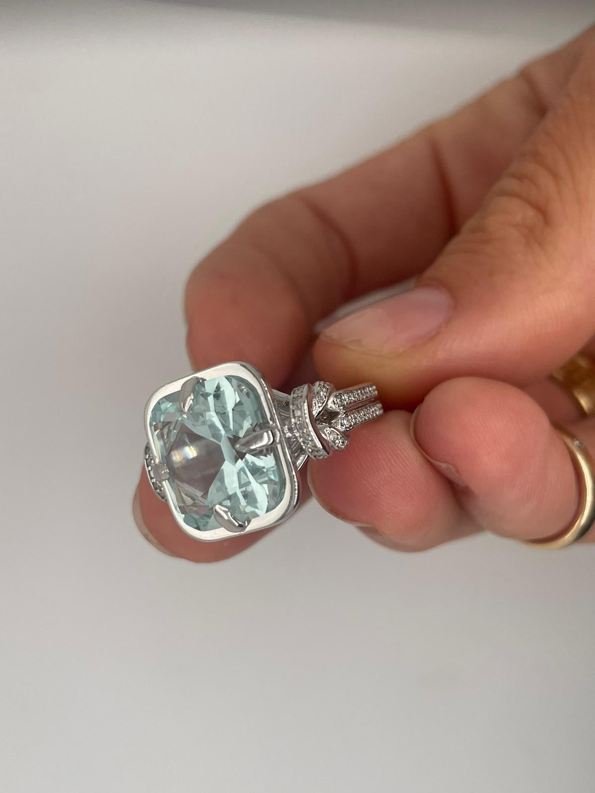 En venta: Anillo Nudo de Arrecife de Aguamarina y Diamantes talla cojín 6ct  10