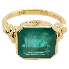 Ring mit 6 Karat Smaragd aus 18 Karat Gelbgold