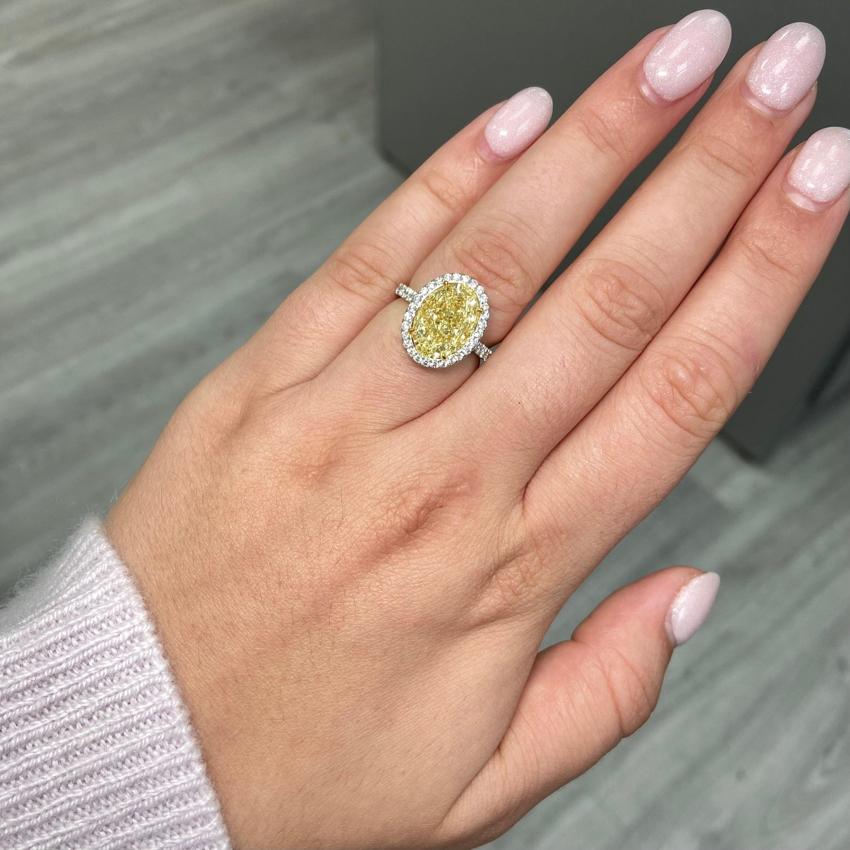 6ct Fancy Light Yellow Oval Halo Diamond Ring In New Condition For Sale In New York, NY