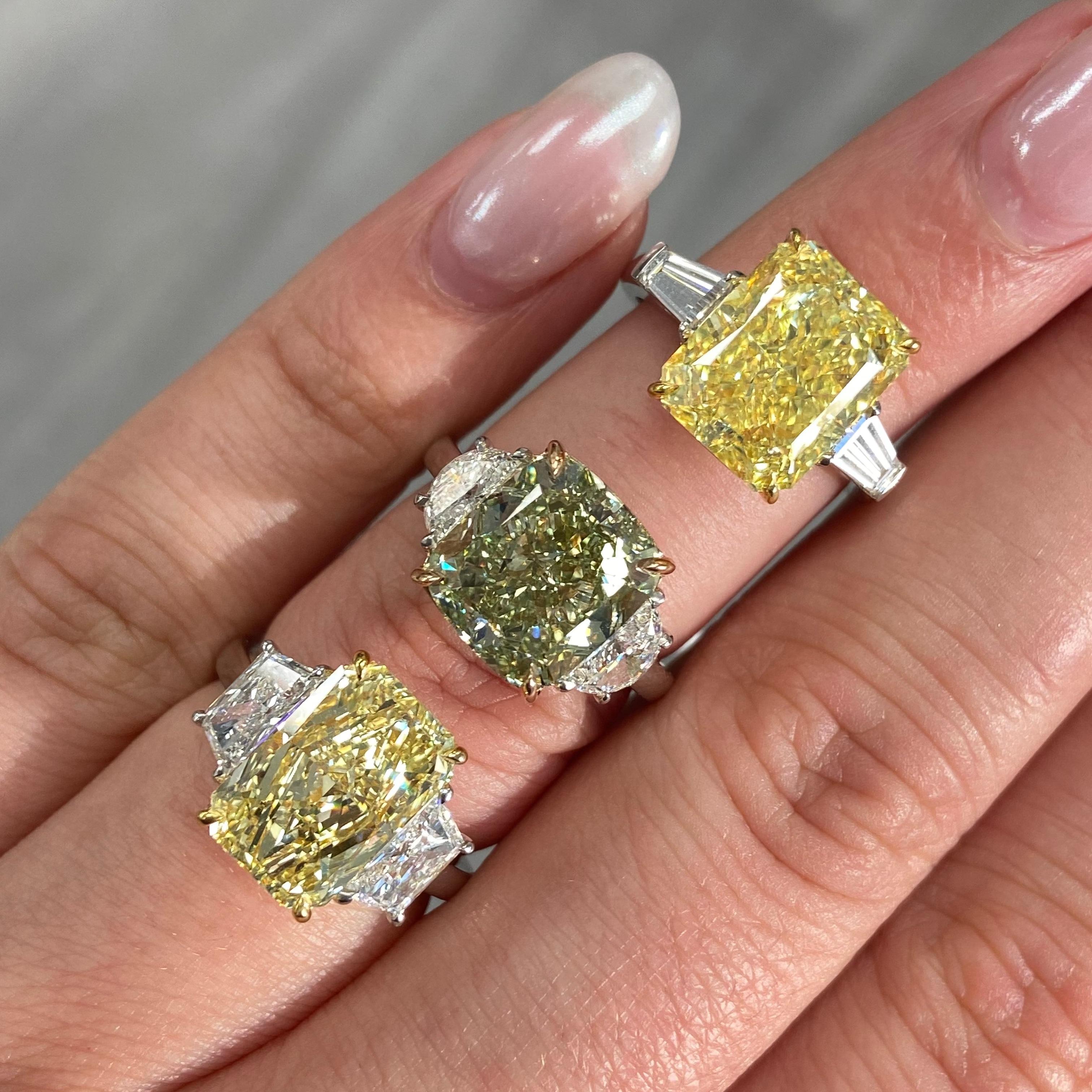 6ct Intense Yellow Elongated Radiant Diamond Engagement Ring In New Condition For Sale In New York, NY
