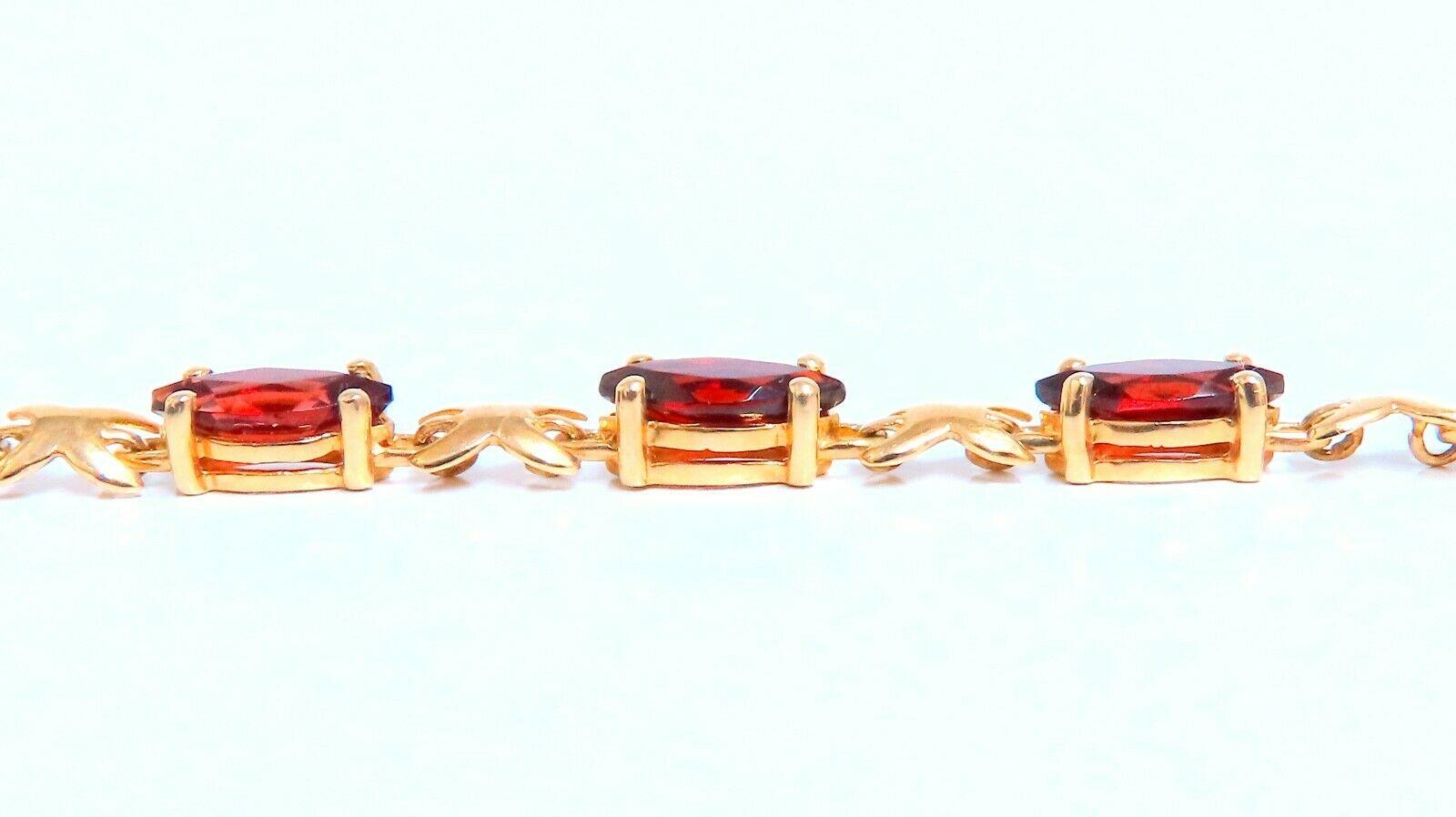 6.00ct. Tennisarmband mit natürlichen Granaten X.

8 x 4mm Kaliber

7 Zoll lang.

10kt. Gelbgold. 

6 Gramm.

Sicherheitsverschluss & Druckknopf