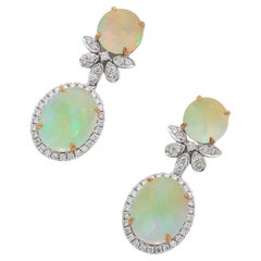 Pendientes de gota de oro blanco de 18 quilates con halo de ópalo y diamantes de 6 ct