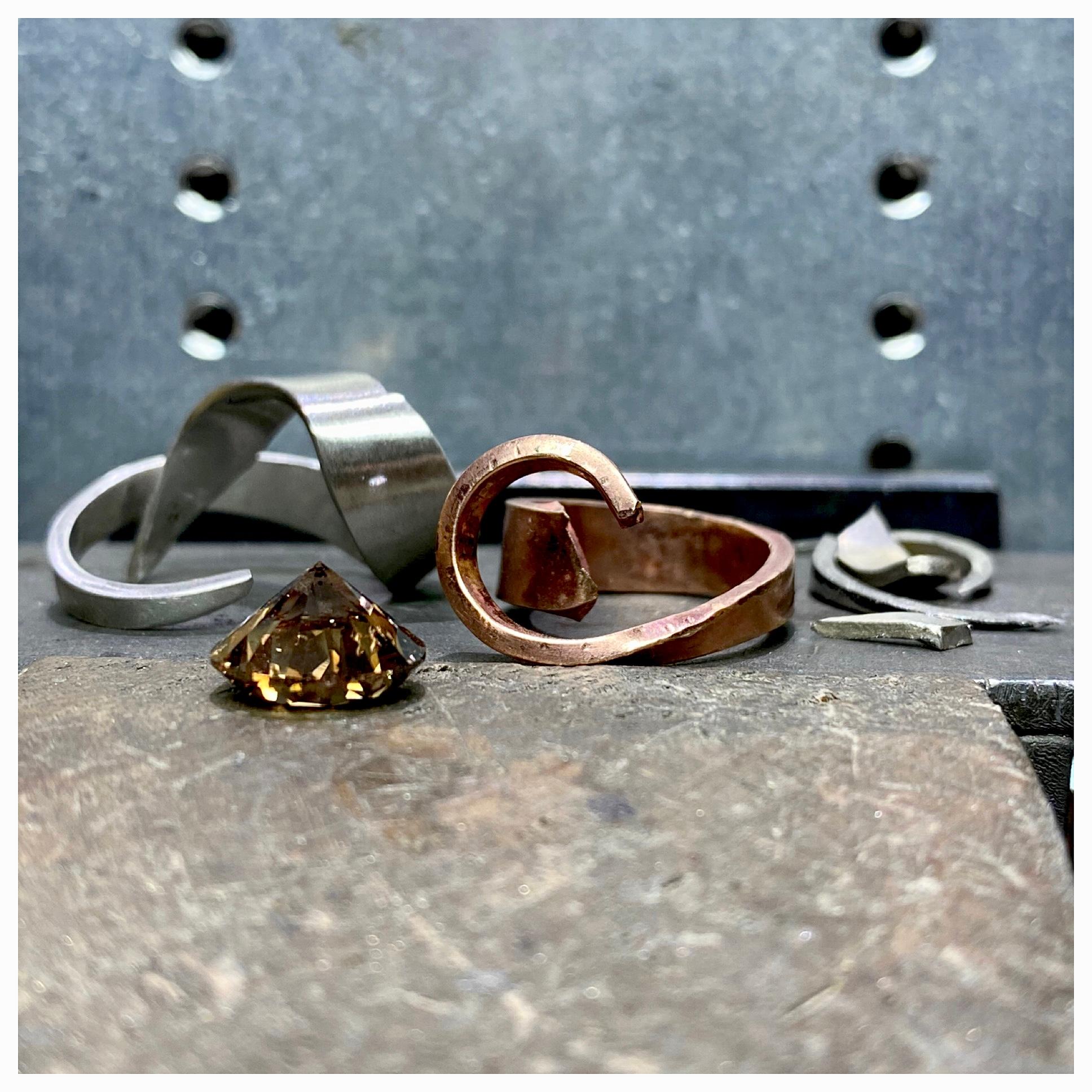6ct Round Brilliant Cut Cognac Diamond in Platinum and 18ct Rose Gold Orbit Ring For Sale 5