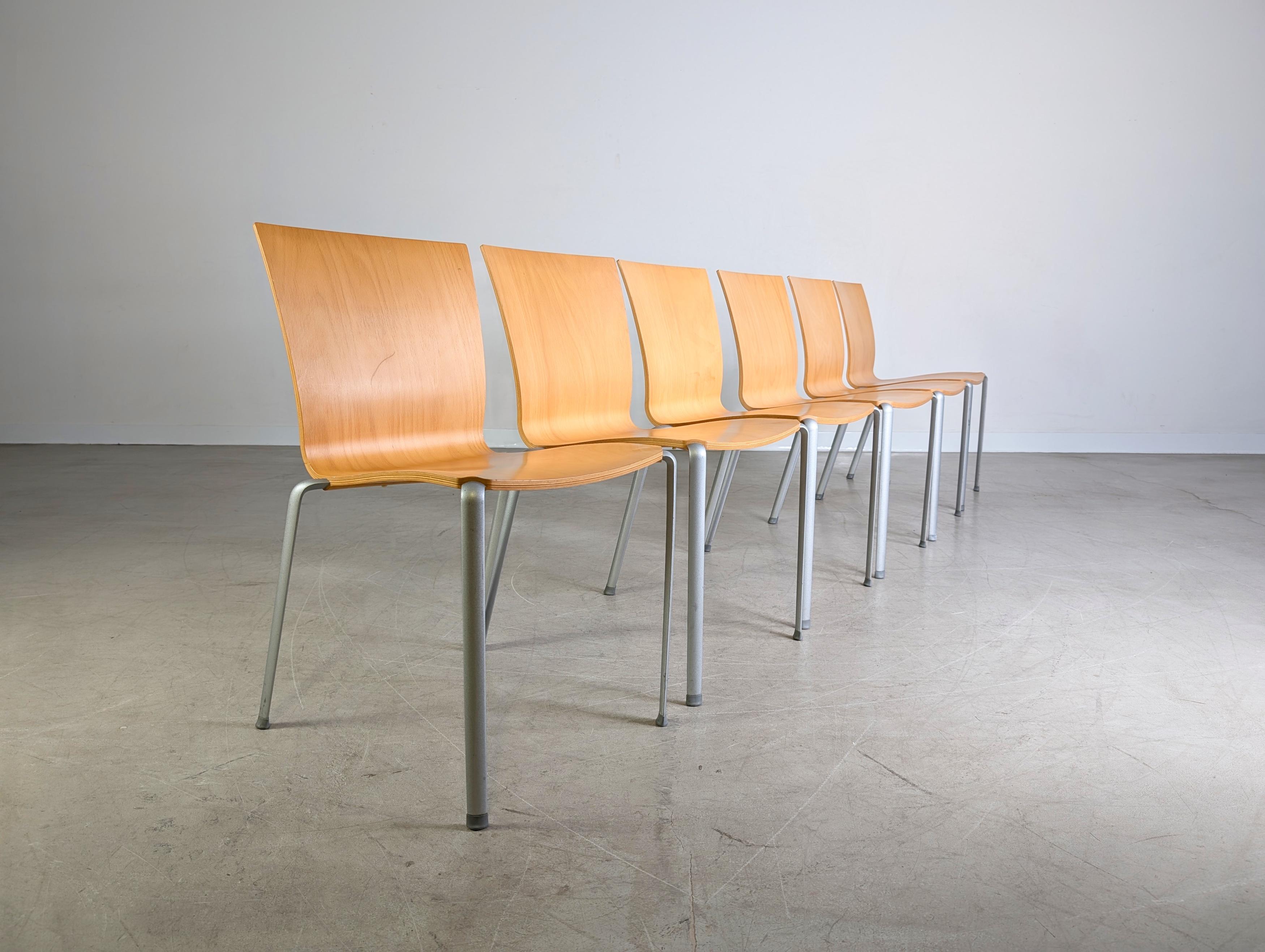 6er Set Original Vitra Taino Stuhl Stapelstuhl Konferenz Mwst im Zustand „Gut“ im Angebot in Berlin, DE