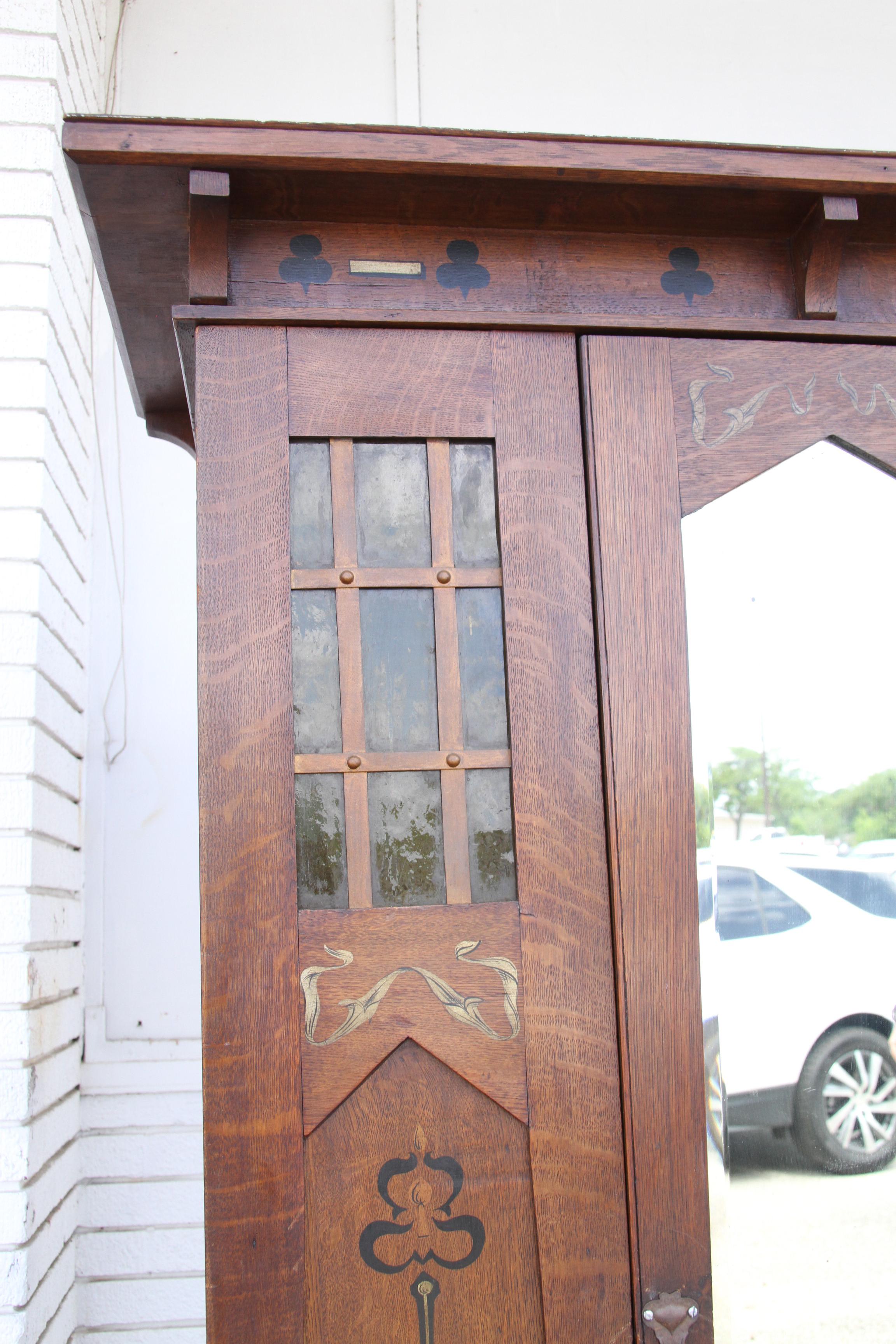  6FT Arts and Crafts Mission Oak Armoire In Good Condition For Sale In Pasadena, TX