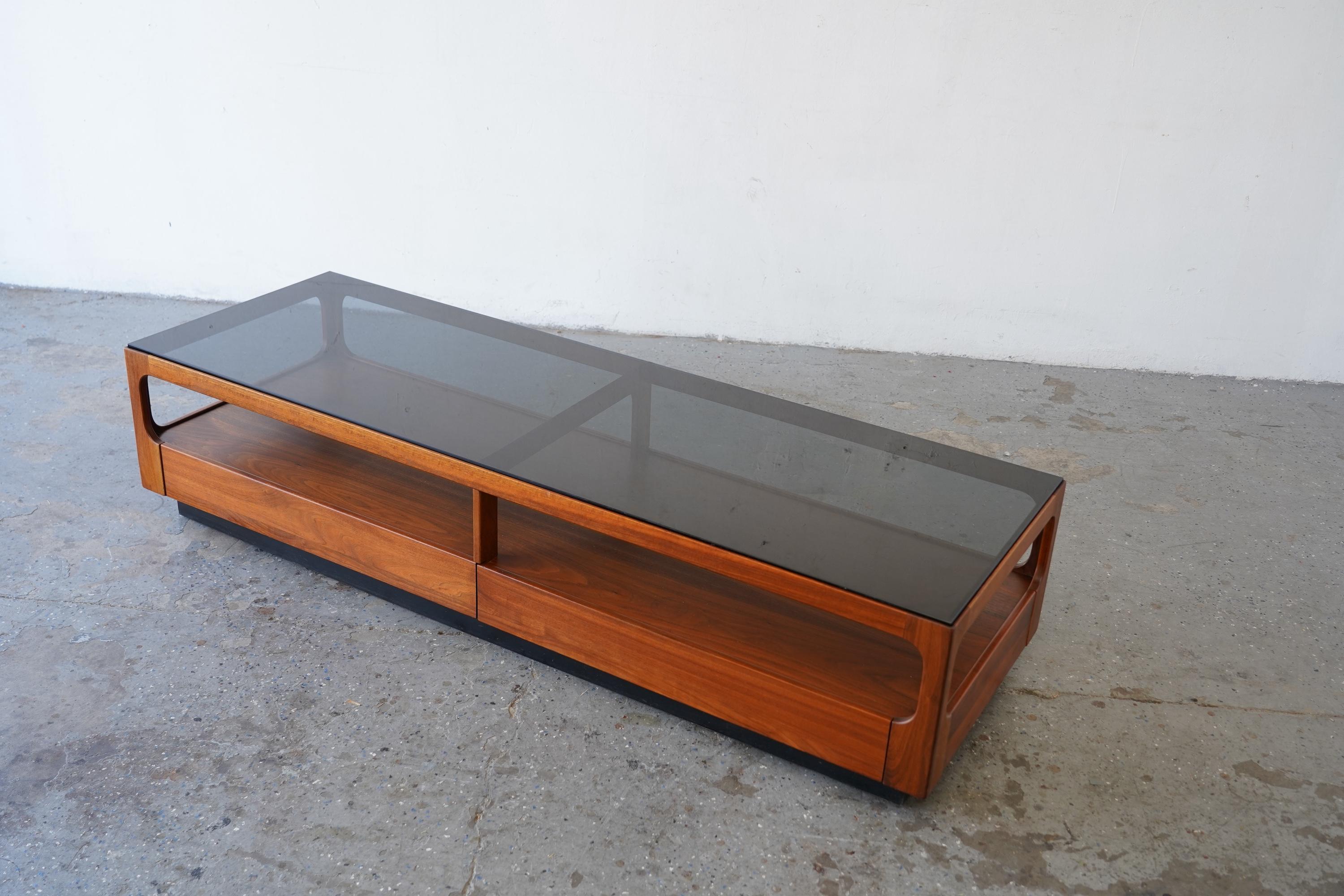 John Keal for Brown Saltman Mid-Century Modern Coffee Table with Smoked Glass Top

Designed by John Keal for Brown Saltman, this long mid-century modern coffee table is a prime example of California modern design at its finest. Crafted in richly