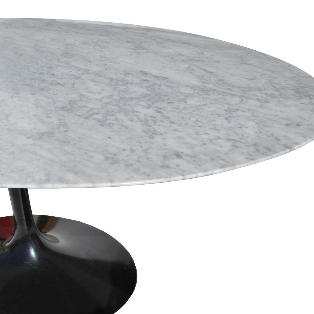6.5 ft Knoll Saarinen Oval Tulip Dining Table with Carrara Marble Top In Good Condition In Pasadena, TX