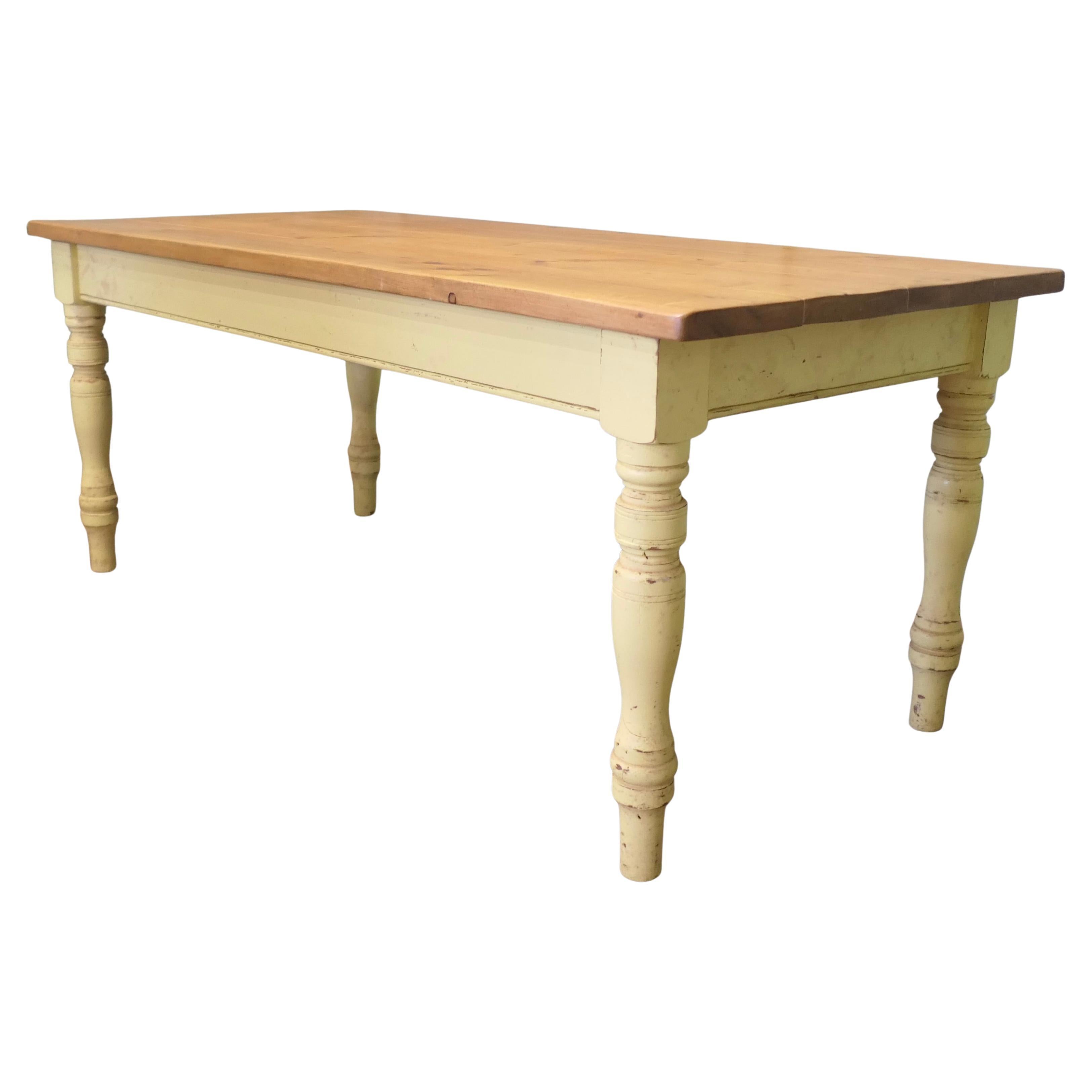 6ft. Table de ferme en pin long    C'est une bonne table de ferme en vente