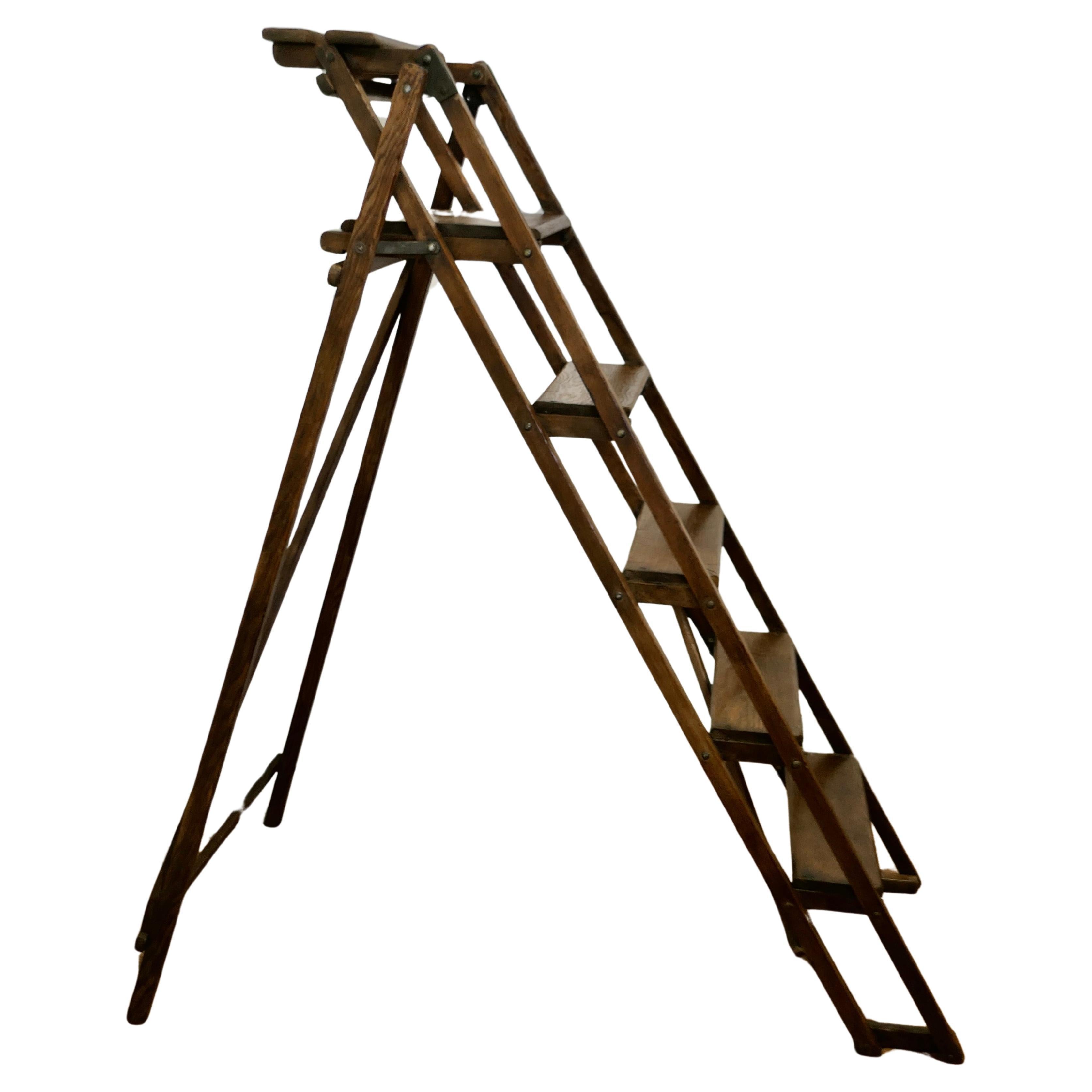 Scala per decoratori del 19° secolo, molto alta, di 6 piedi  Si tratta di un pezzo piuttosto grande