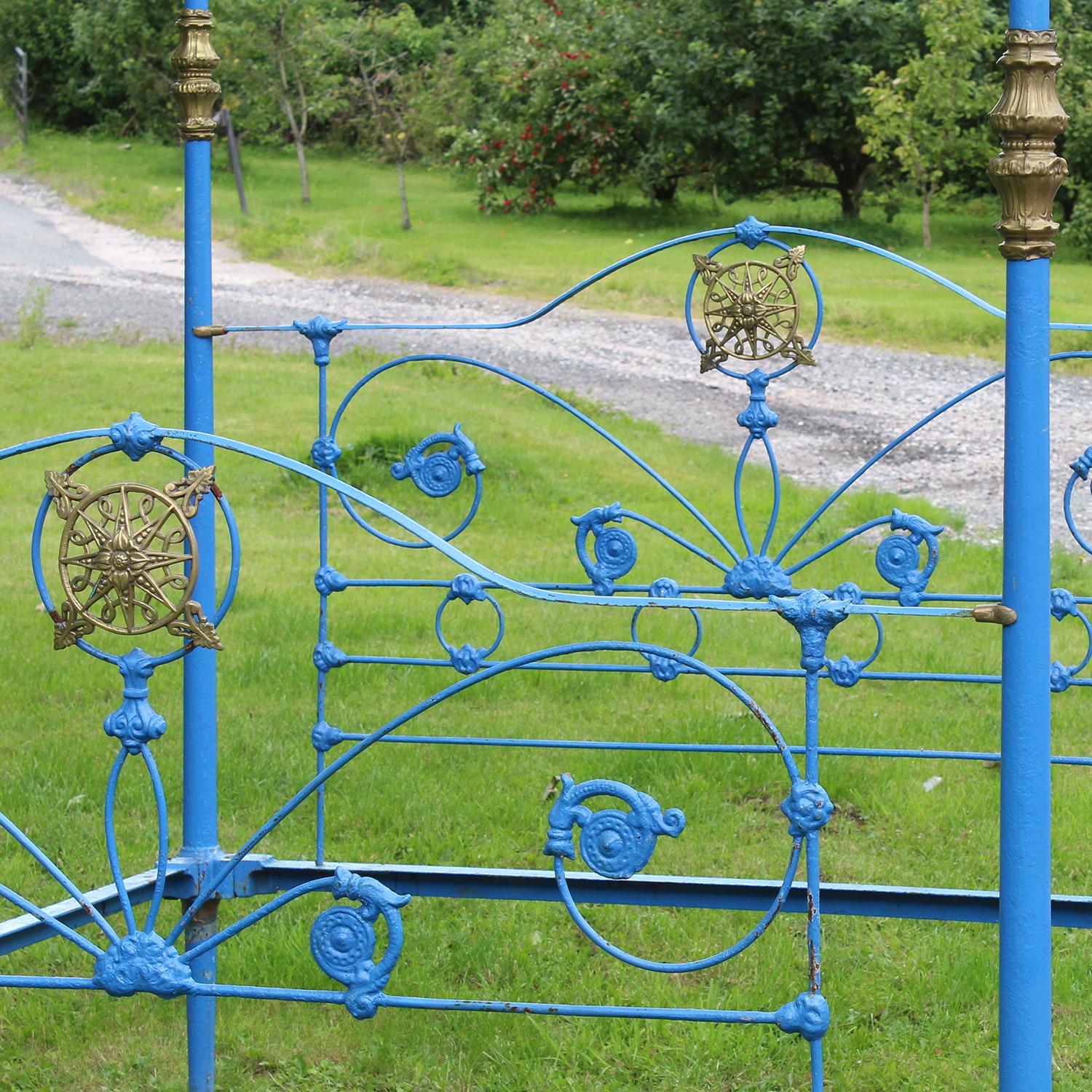 wrought iron four poster bed