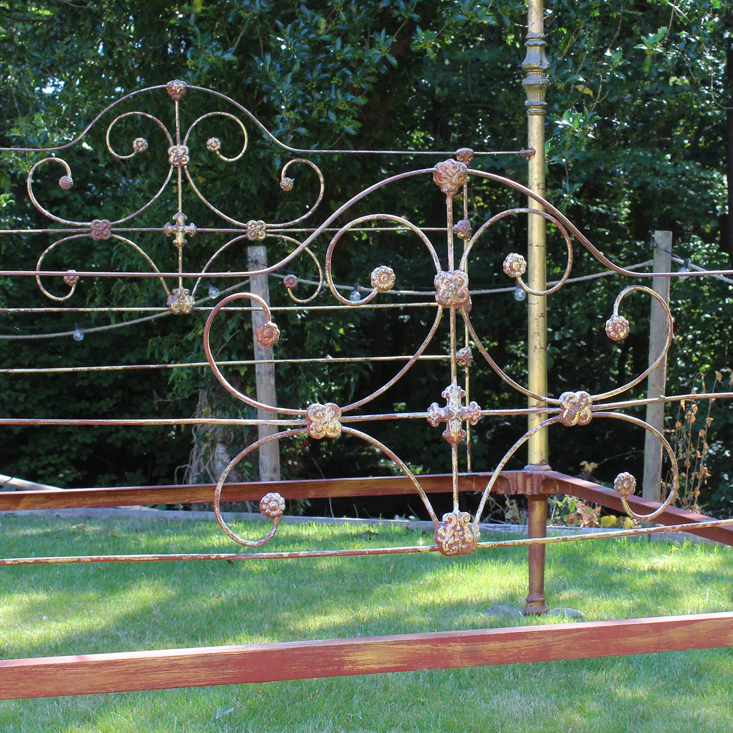Lit antique à baldaquin en fonte de 6 pieds de large, doré, avec baldaquin serpentin, M4P56 Bon état - En vente à Wrexham, GB