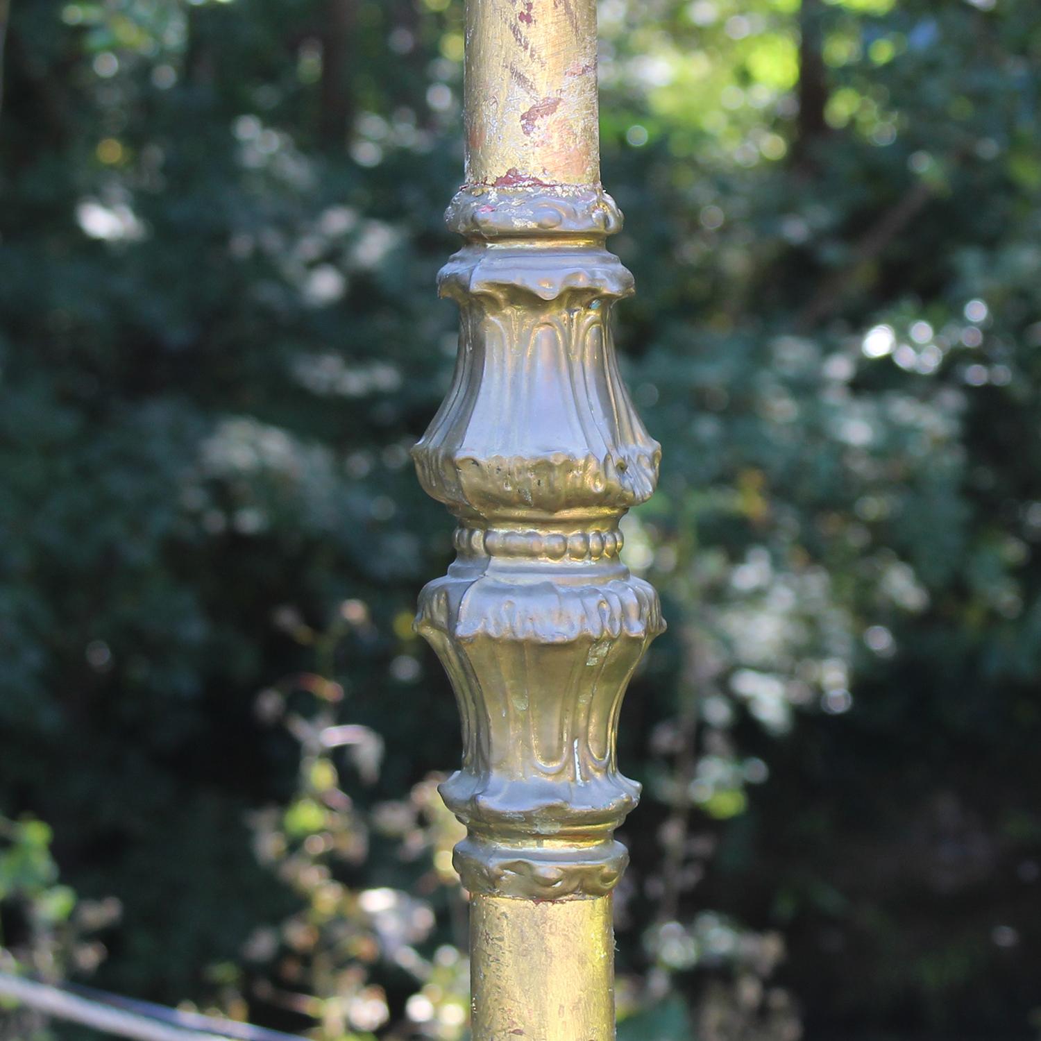 Lit antique à baldaquin en fonte de 6 pieds de large, doré, avec baldaquin serpentin, M4P56 en vente 2