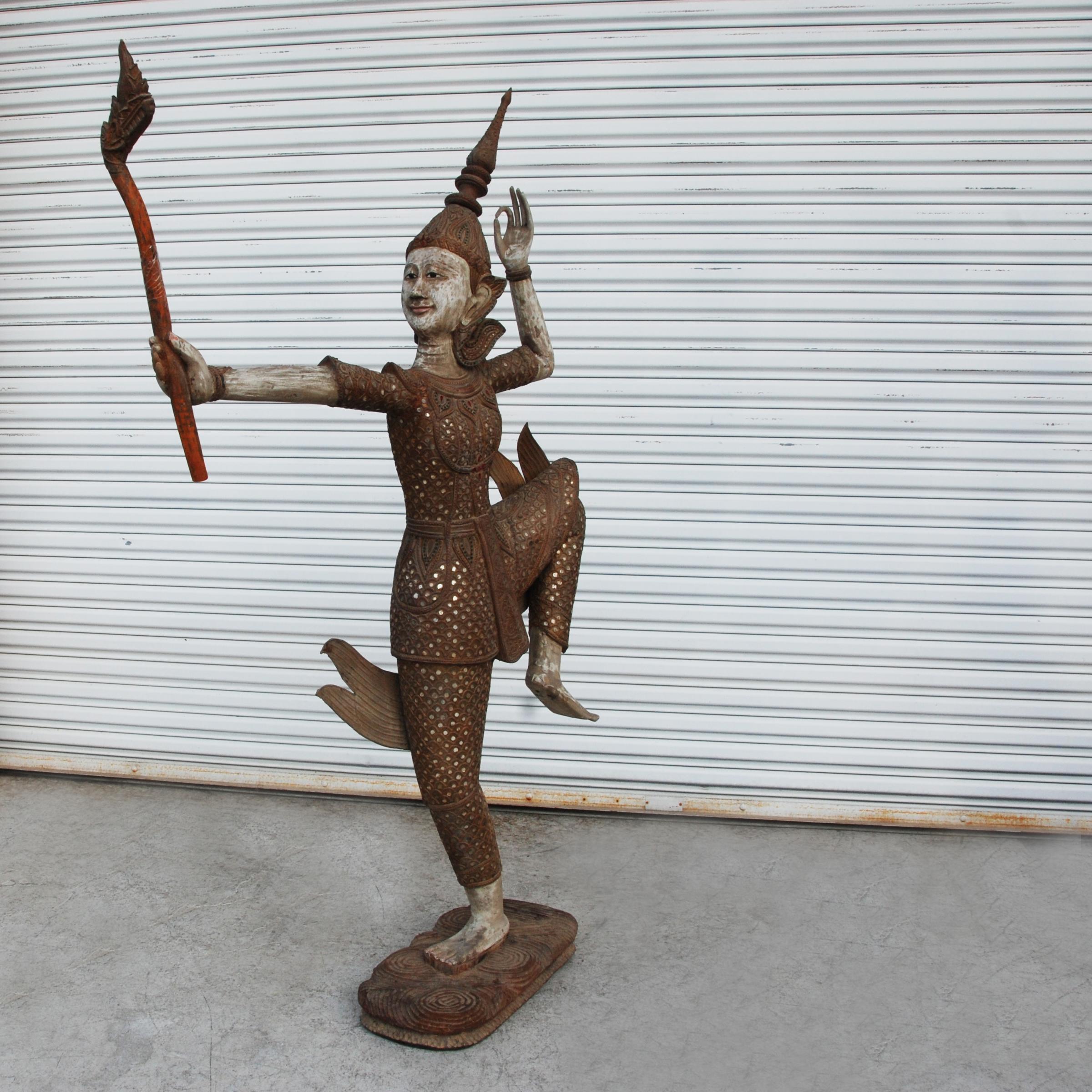 Wood Thai Dancer Statue In Good Condition For Sale In Pasadena, TX