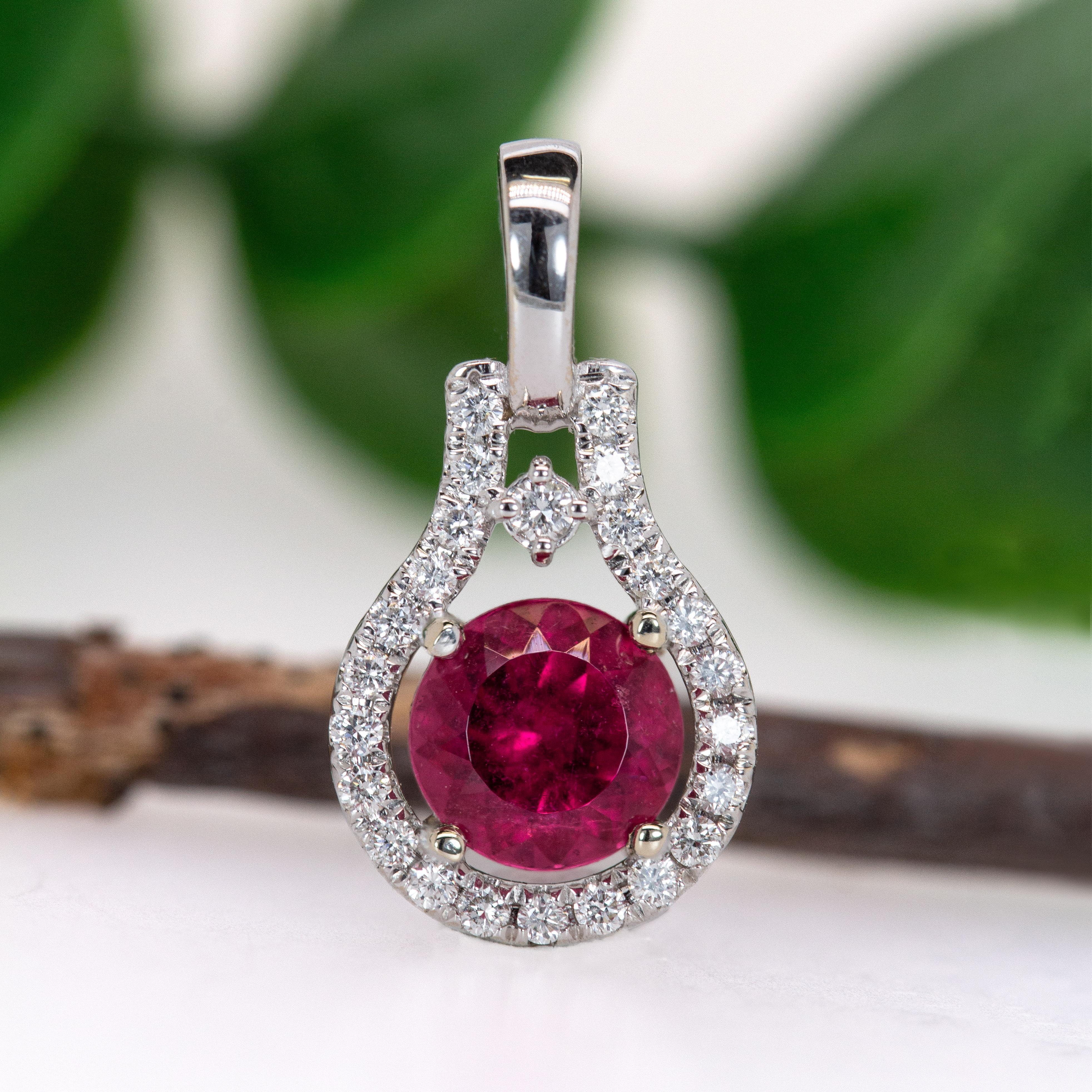 6mm, 1ct Rubellite Tourmaline Pendant w Natural Diamond Halo in Solid 14K Gold en Nuevo estado para la venta en Columbus, OH