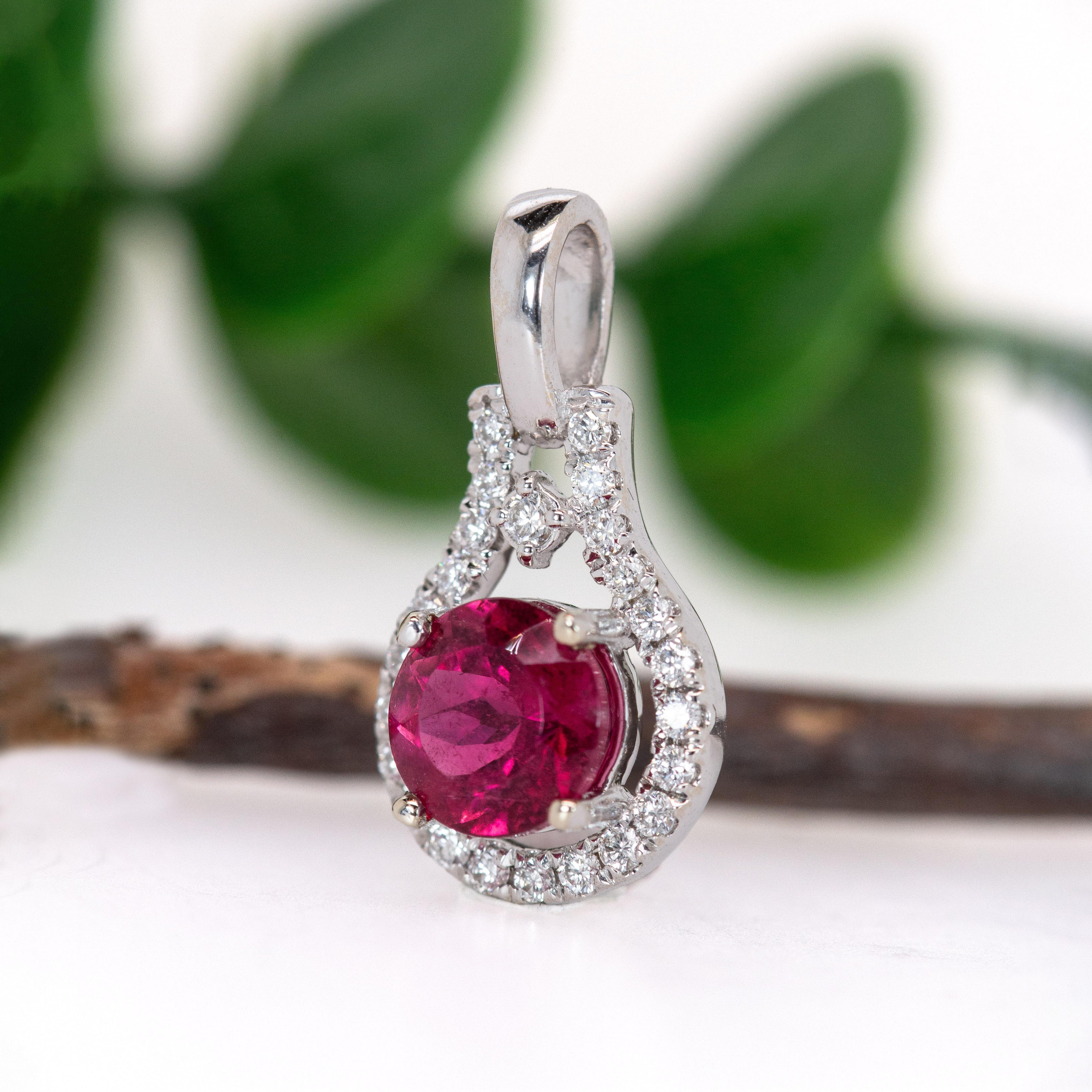 De las mujeres 6mm, 1ct Rubellite Tourmaline Pendant w Natural Diamond Halo in Solid 14K Gold en venta