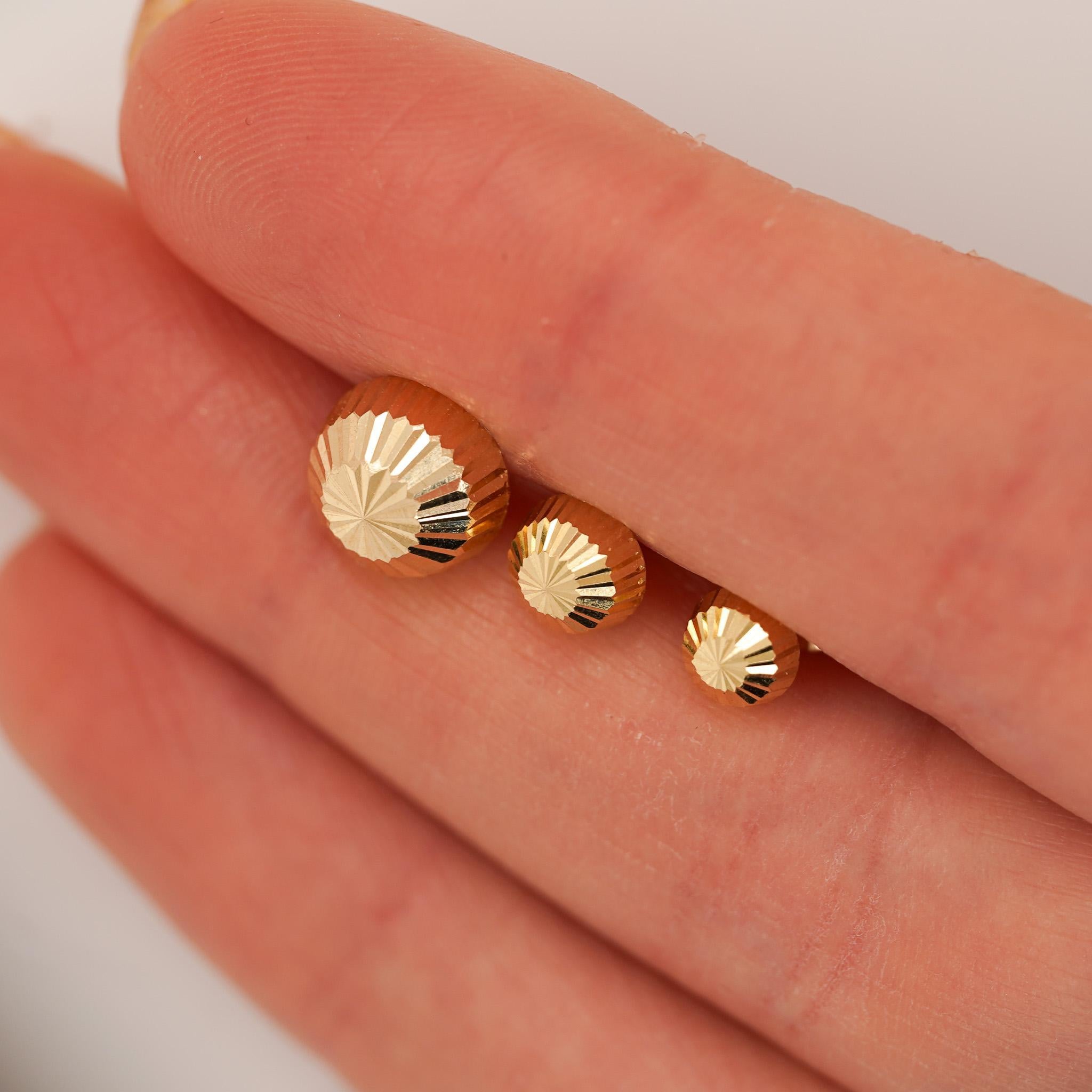 6mm Halbkugel Kugel 14K Gold Diamantschliff Ohrstecker im Angebot 1