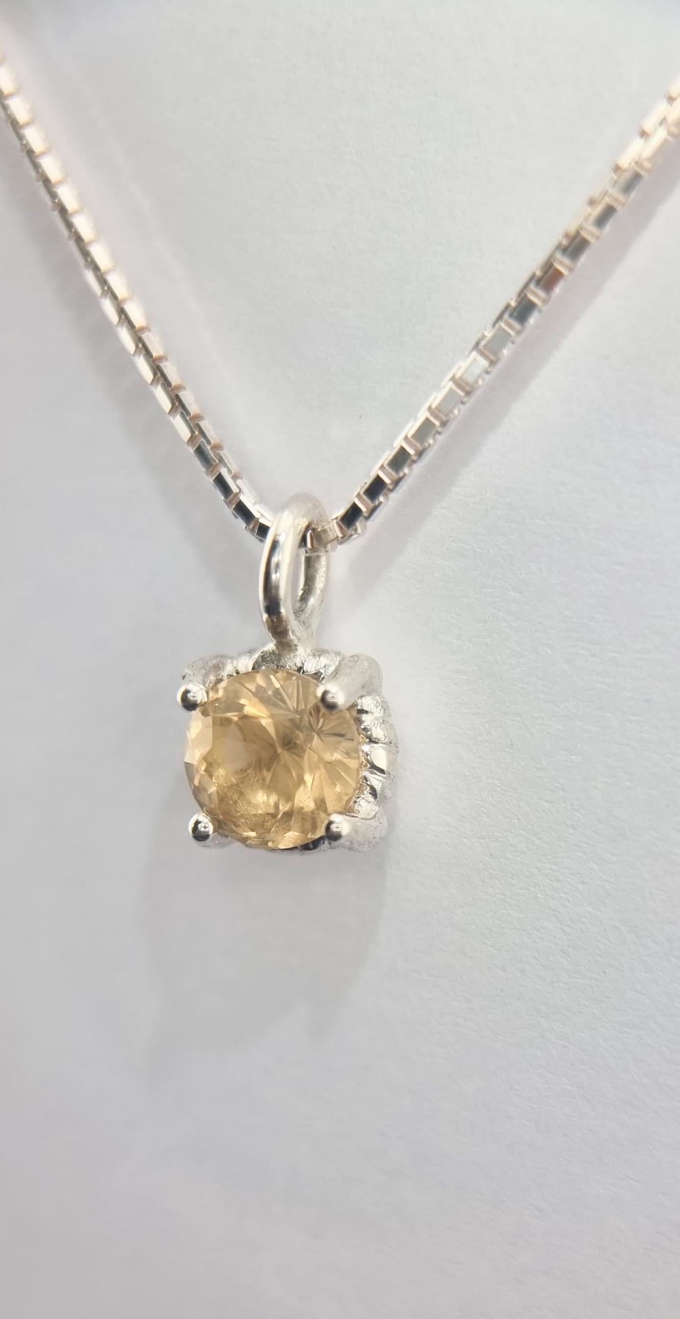 Contemporain Pendentif Dainty de 6 mm en argent sterling avec chaîne italienne en vente