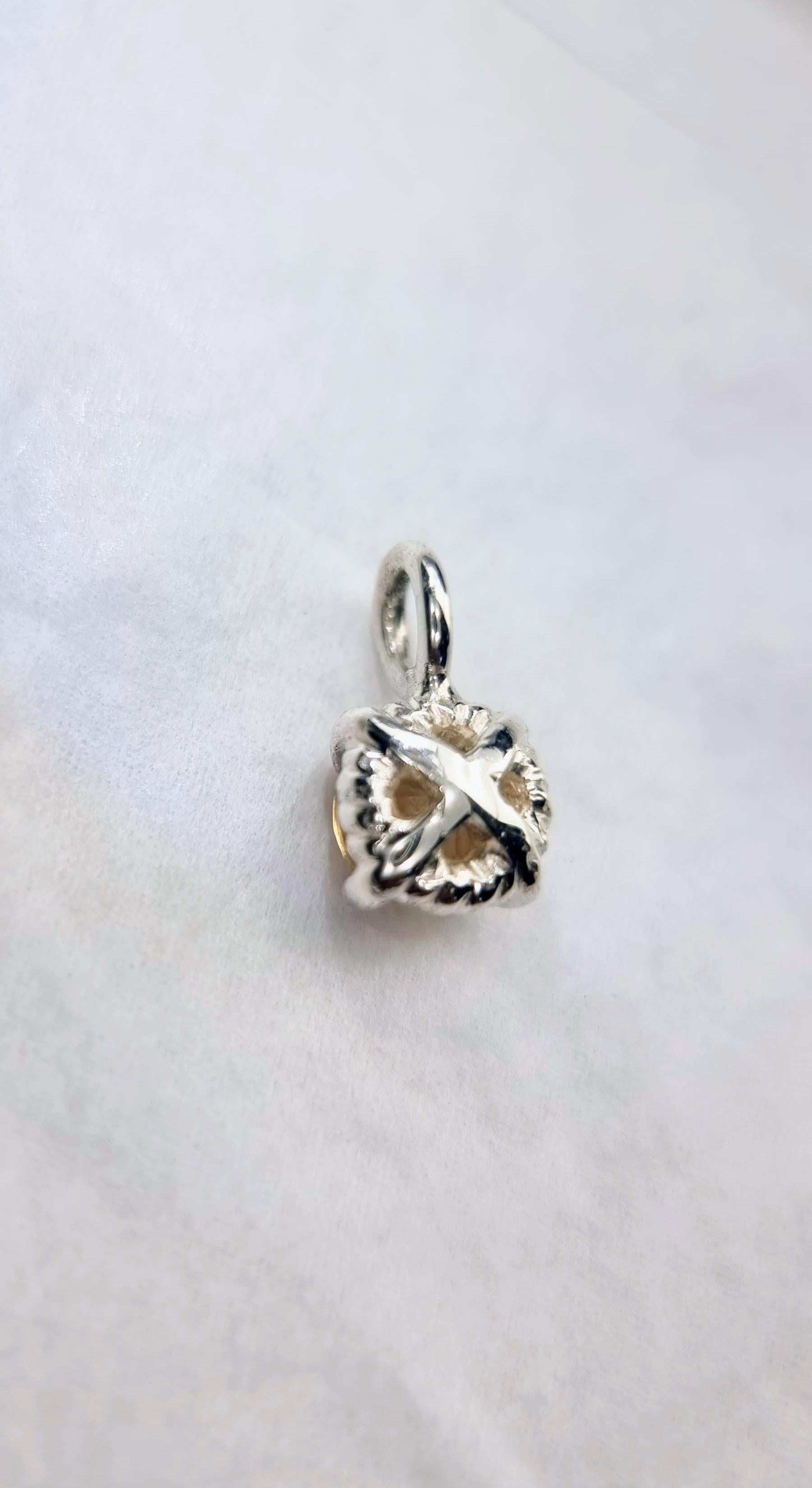 Taille ronde Pendentif Dainty de 6 mm en argent sterling avec chaîne italienne en vente