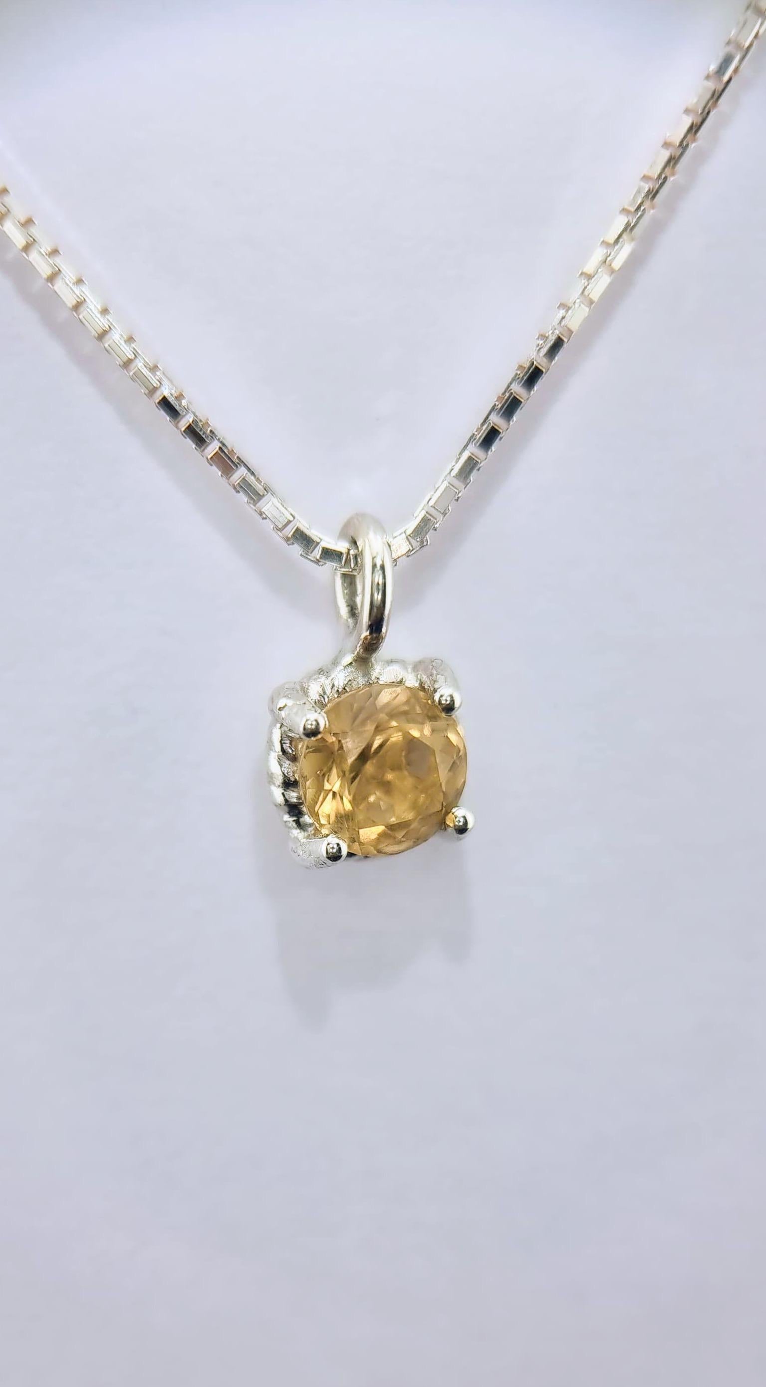 Pendentif Dainty de 6 mm en argent sterling avec chaîne italienne Pour femmes en vente