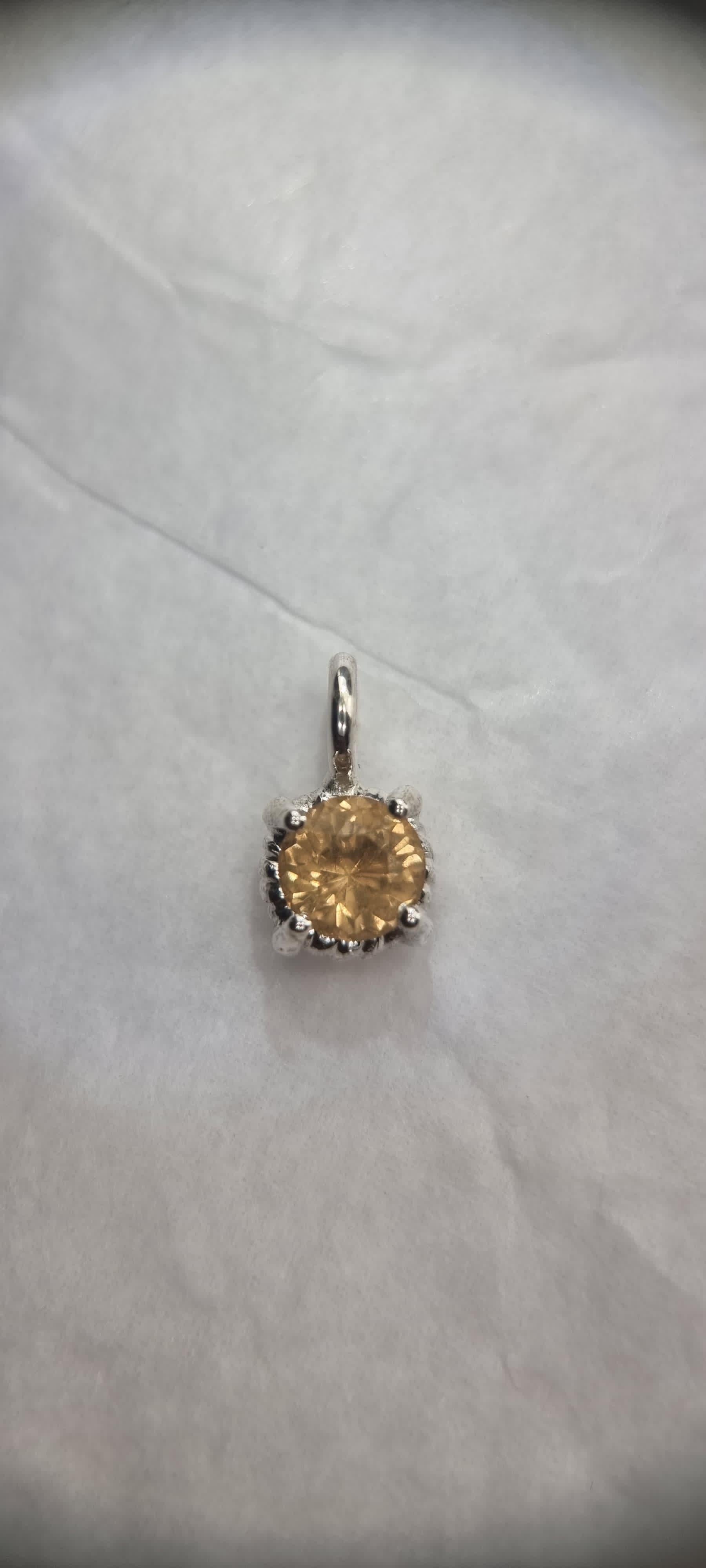 Pendentif Dainty de 6 mm en argent sterling avec chaîne italienne en vente 1