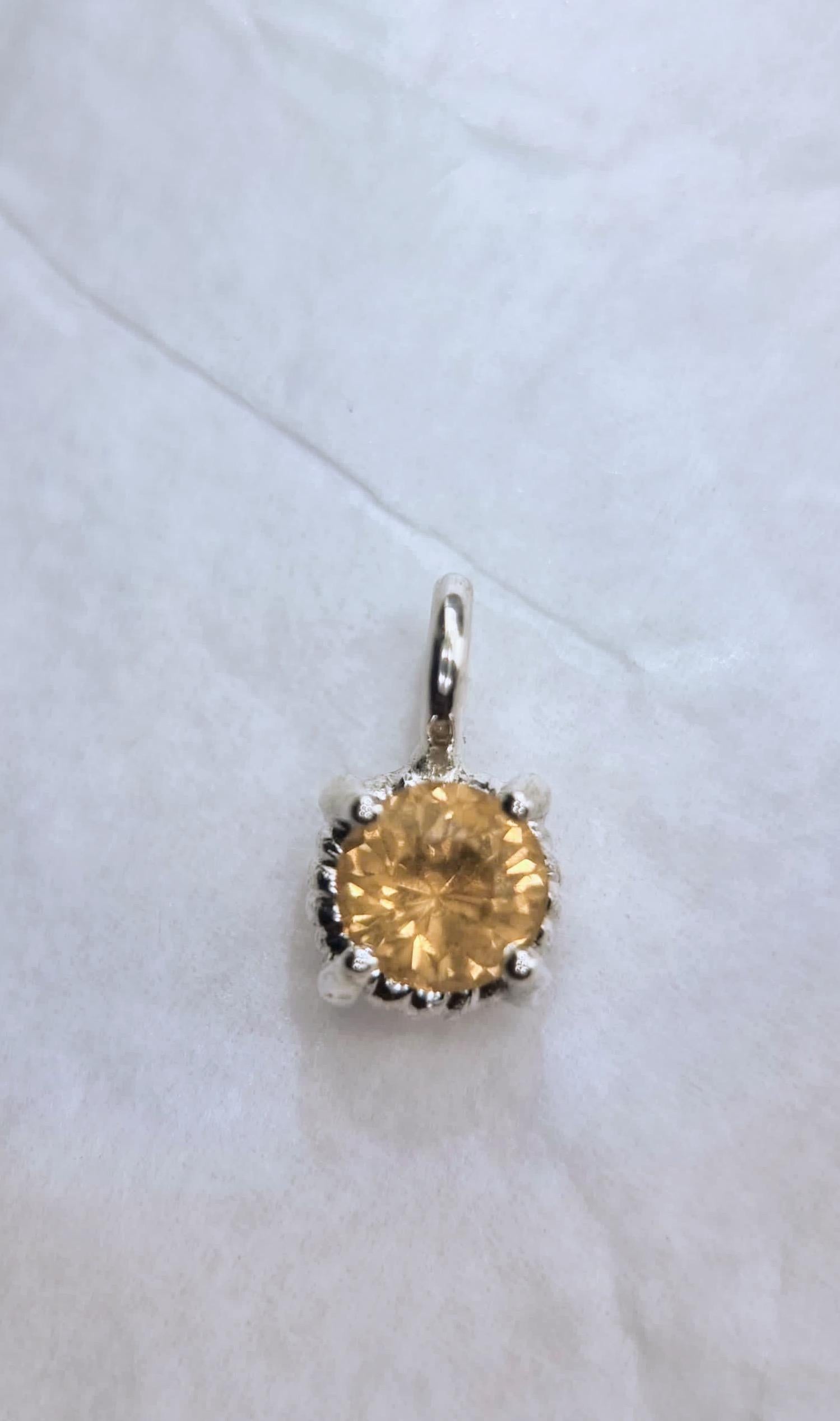 Pendentif Dainty de 6 mm en argent sterling avec chaîne italienne en vente 2