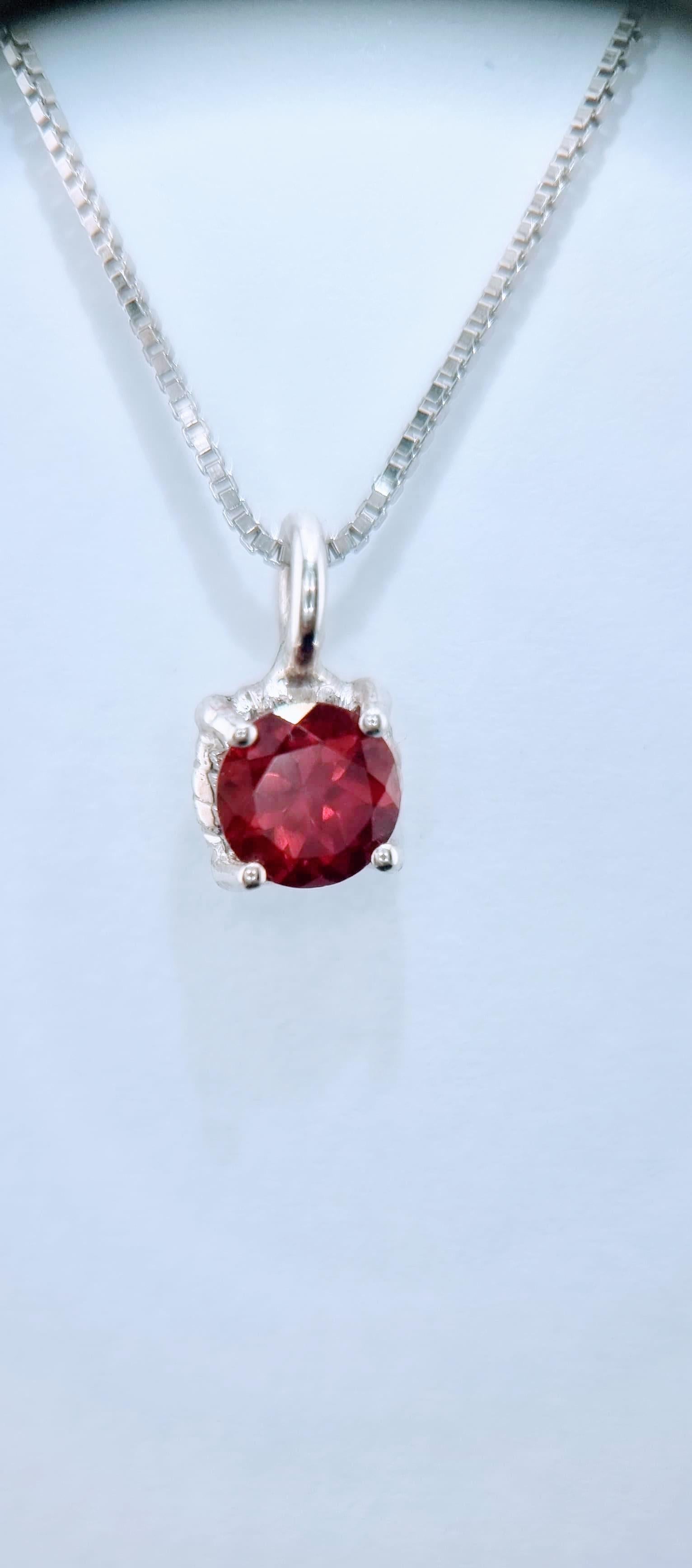 Pendentif rond Dainty Twist de 6 mm en argent sterling avec chaîne italienne Pour femmes en vente