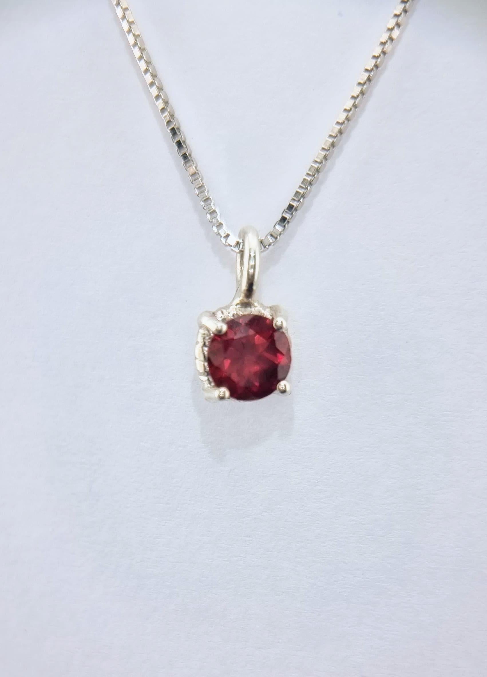 Pendentif rond Dainty Twist de 6 mm en argent sterling avec chaîne italienne en vente 2