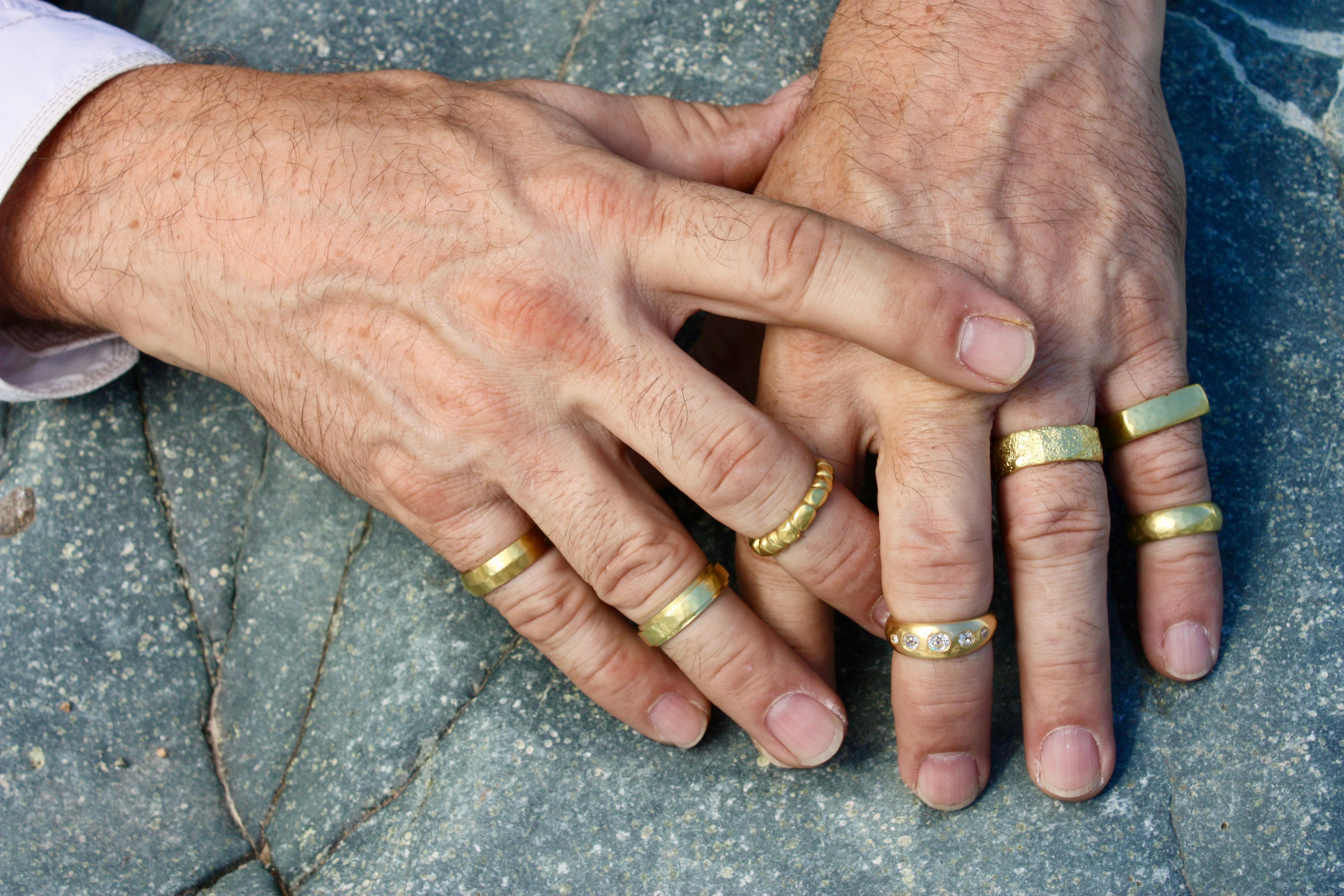 En vente :  Anneau de mariage texturé de 6 mm - Fait à la main aux États-Unis, or de Californie 20K, Raw Edges 2