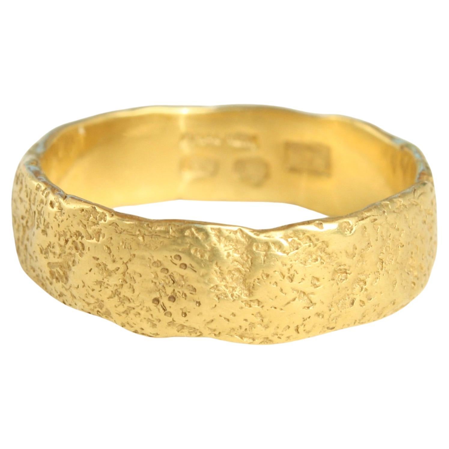 En vente :  Anneau de mariage texturé de 6 mm - Fait à la main aux États-Unis, or de Californie 20K, Raw Edges