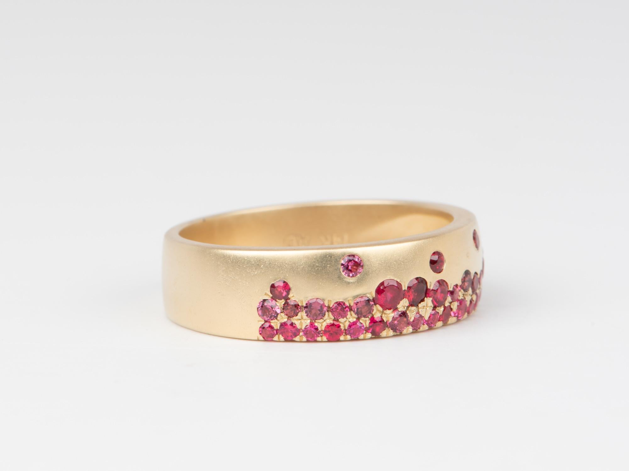 ♥ 6mm Wide Bright Red Spinel Sprinkle Wedding Band 14K Gold
♥ The design measures 6.1mm in length (North South direction), 20.5mm in width (East West direction), and sits 2mm tall from the finger. Band width is 5.4mm.

♥  Ring size: US 7.5 (Free