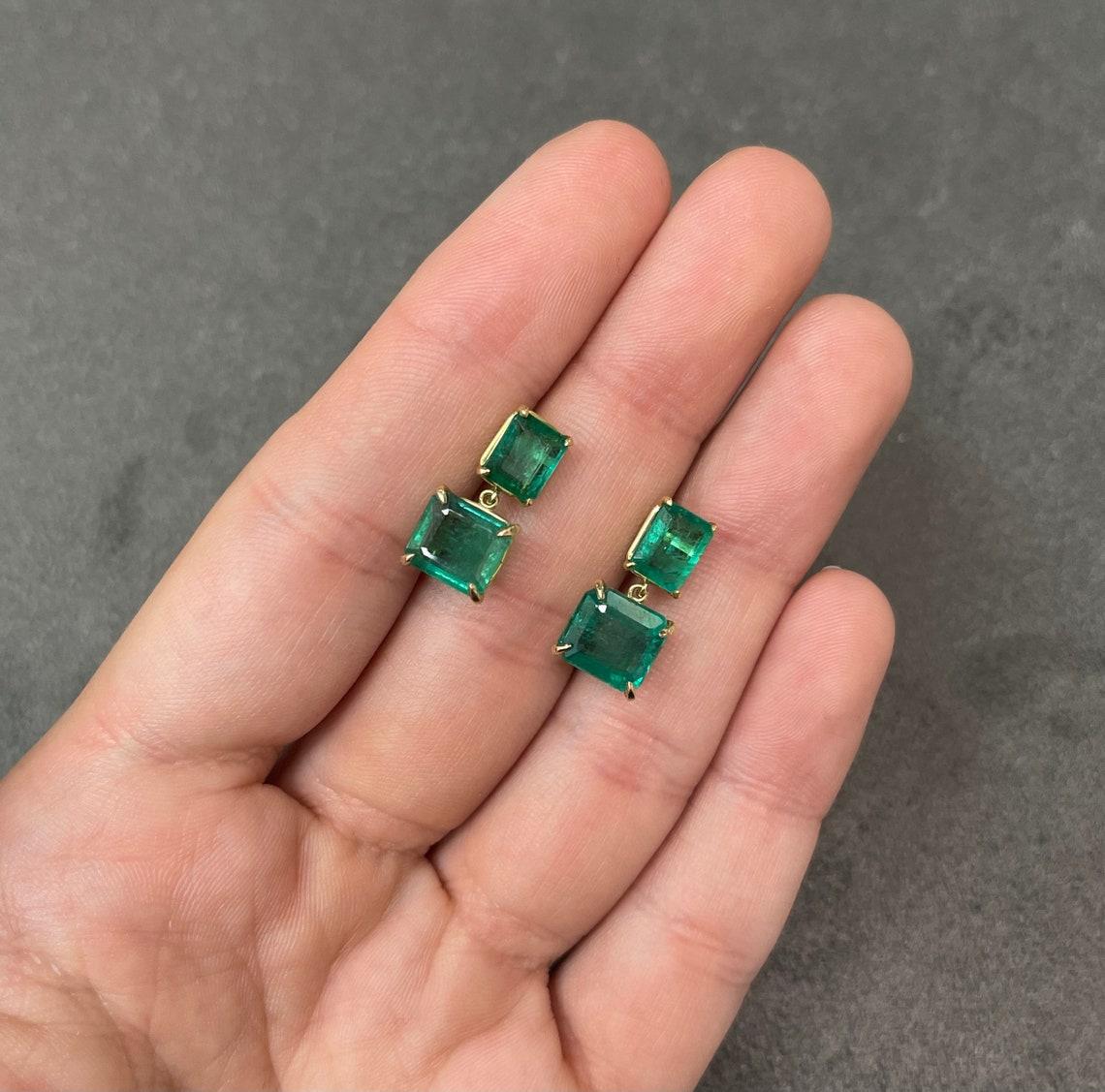 Moderne Pendants d'oreilles en or 18 carats de haute qualité AAA avec émeraudes et émeraudes vert vif de 6 carats en vente