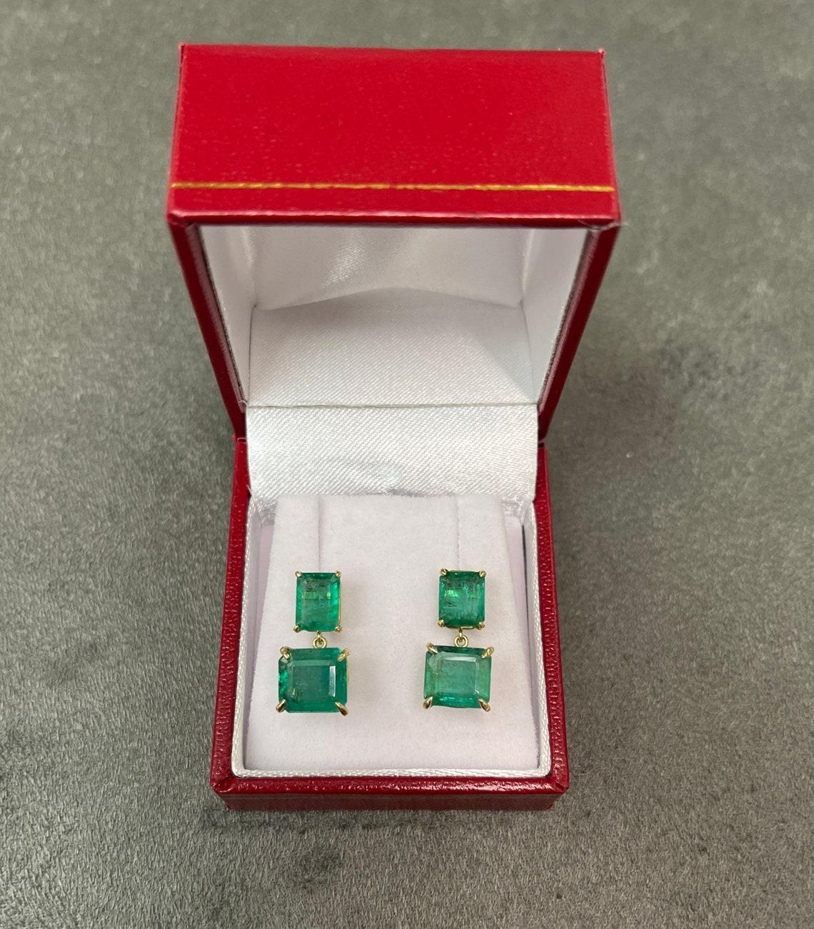 Taille émeraude Pendants d'oreilles en or 18 carats de haute qualité AAA avec émeraudes et émeraudes vert vif de 6 carats en vente