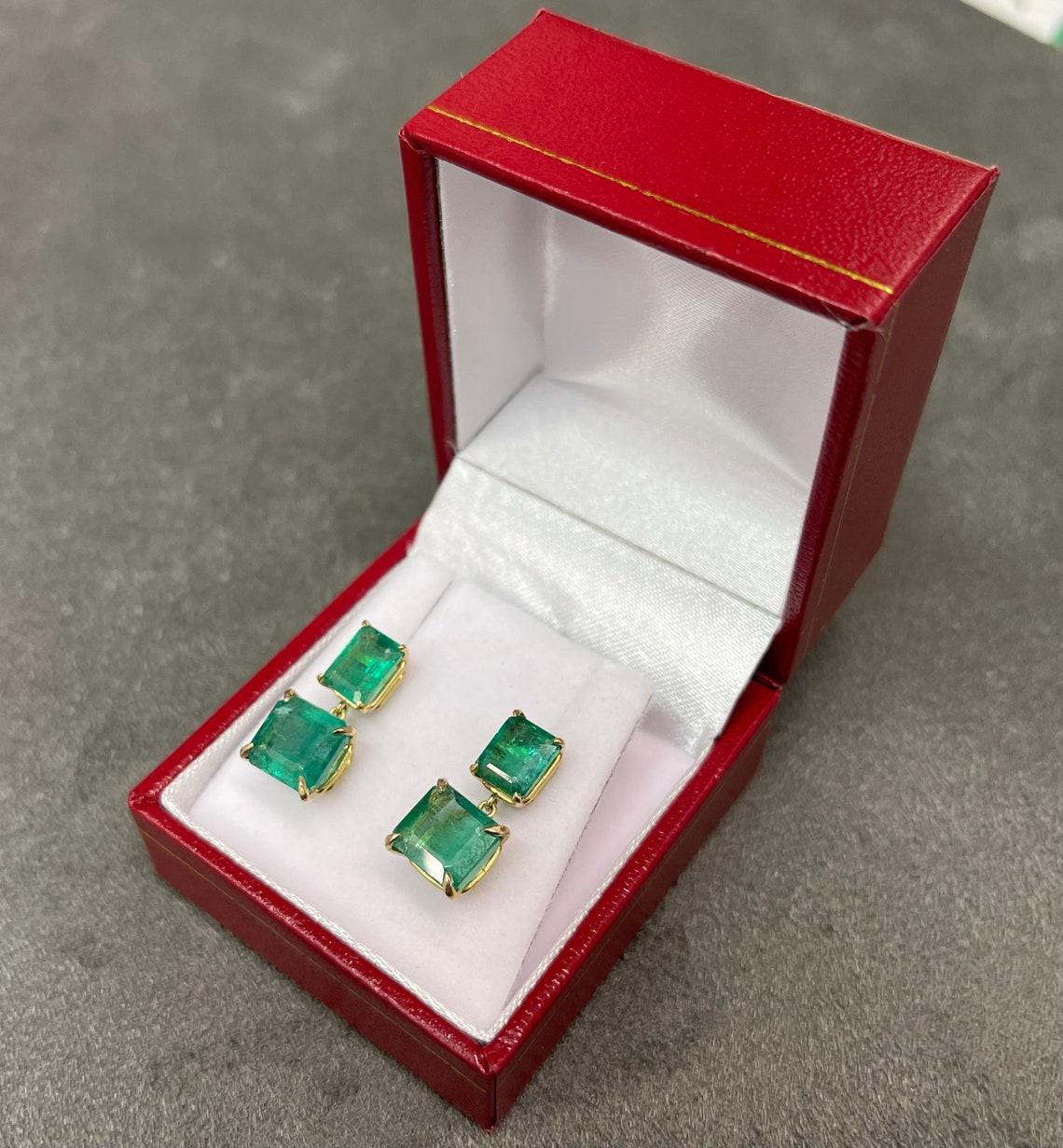 AAA 6tcw High Quality Vivid Green Emerald-Emerald Cut Dangle Gold Earrings 18K In New Condition For Sale In Jupiter, FL