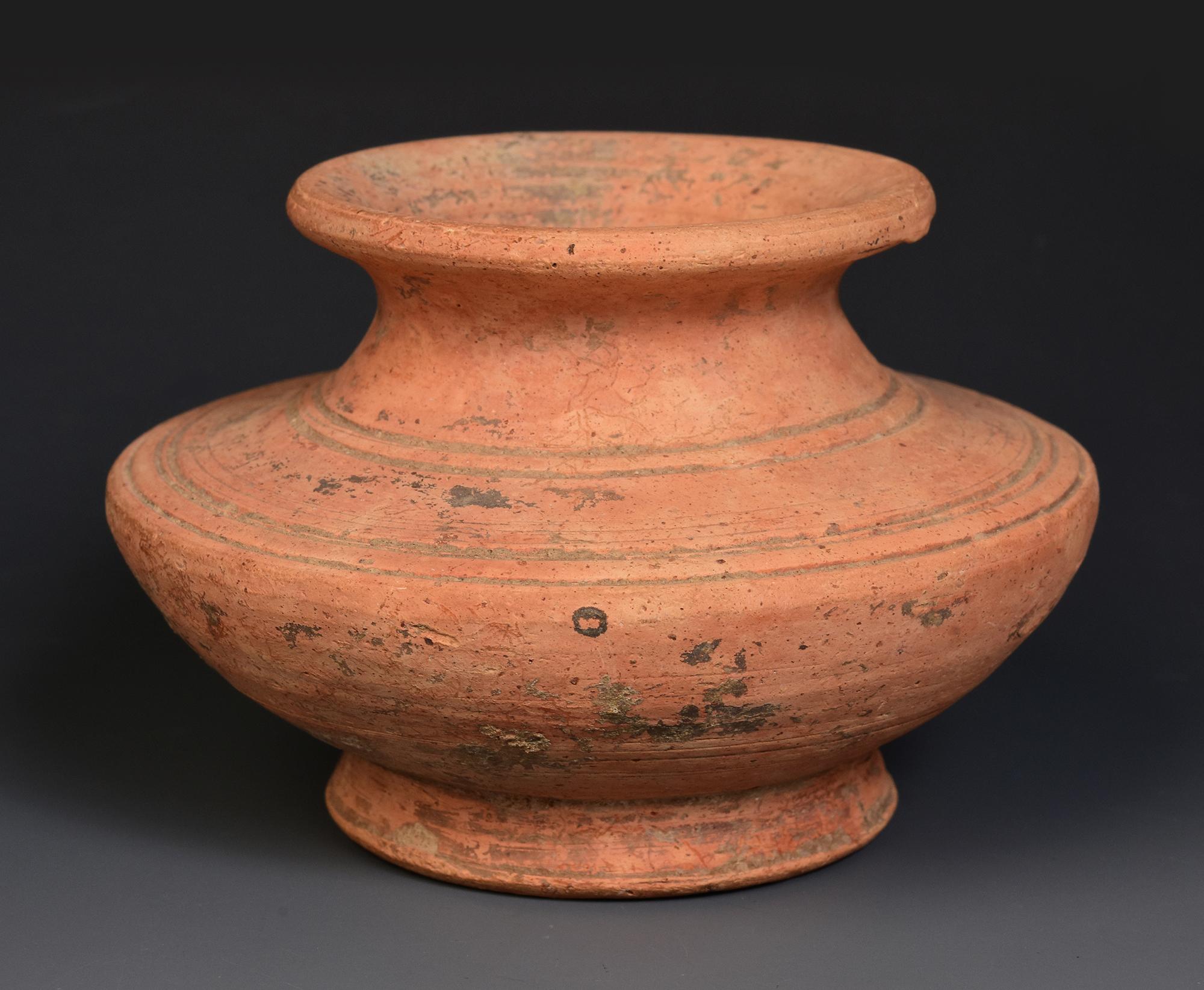 6th - 7th Century, Pre-Angkor, Antique Khmer Pottery Jar For Sale 5
